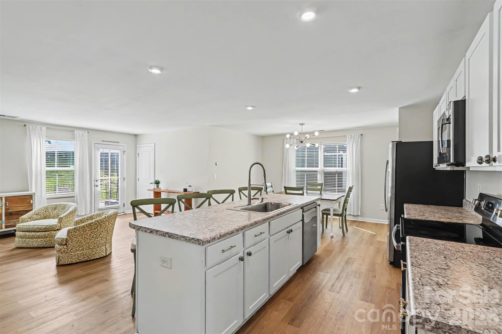 4112 Bowline Drive Property Photo 4