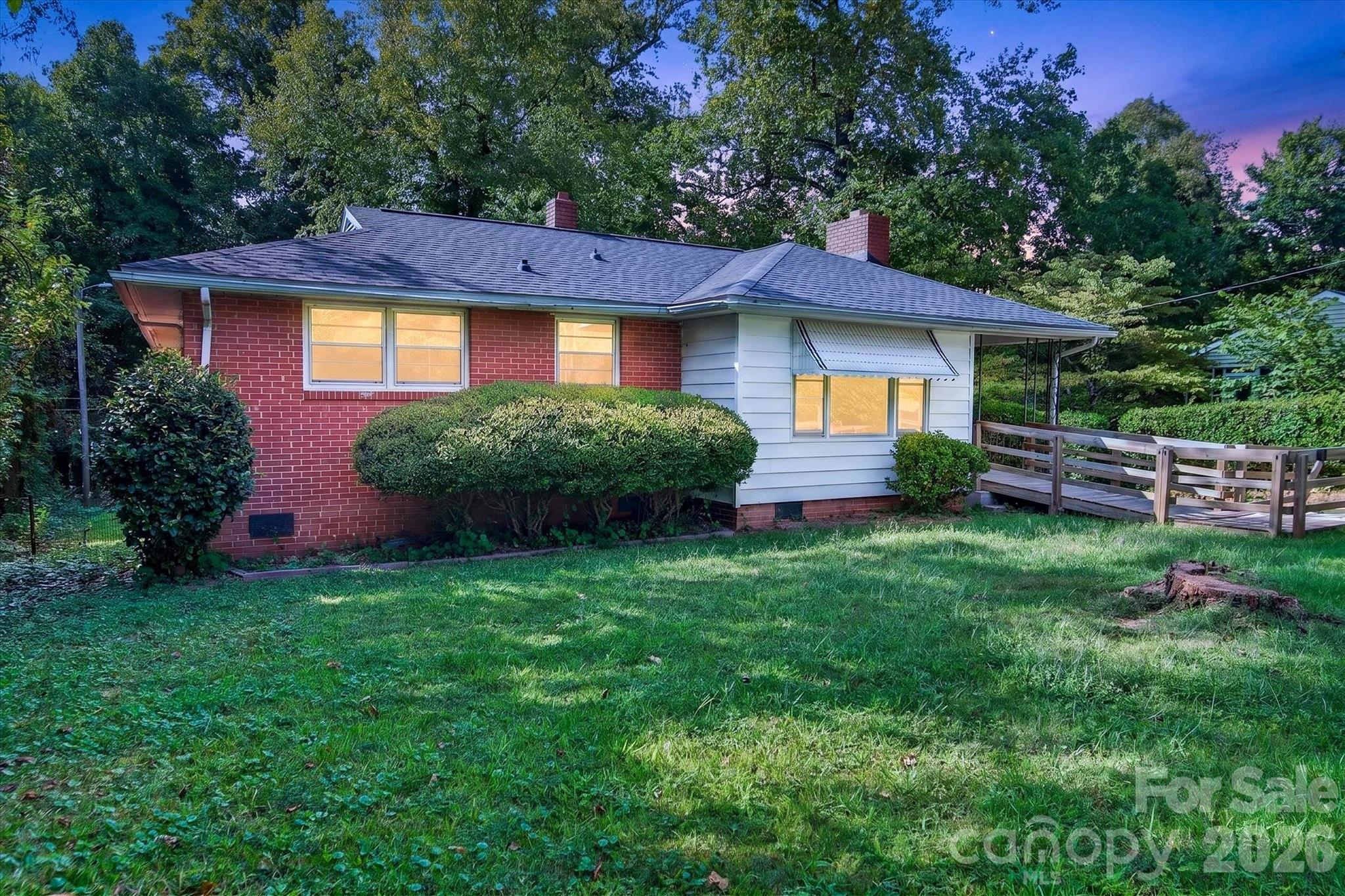 3353 Eastwood Drive Property Photo 1