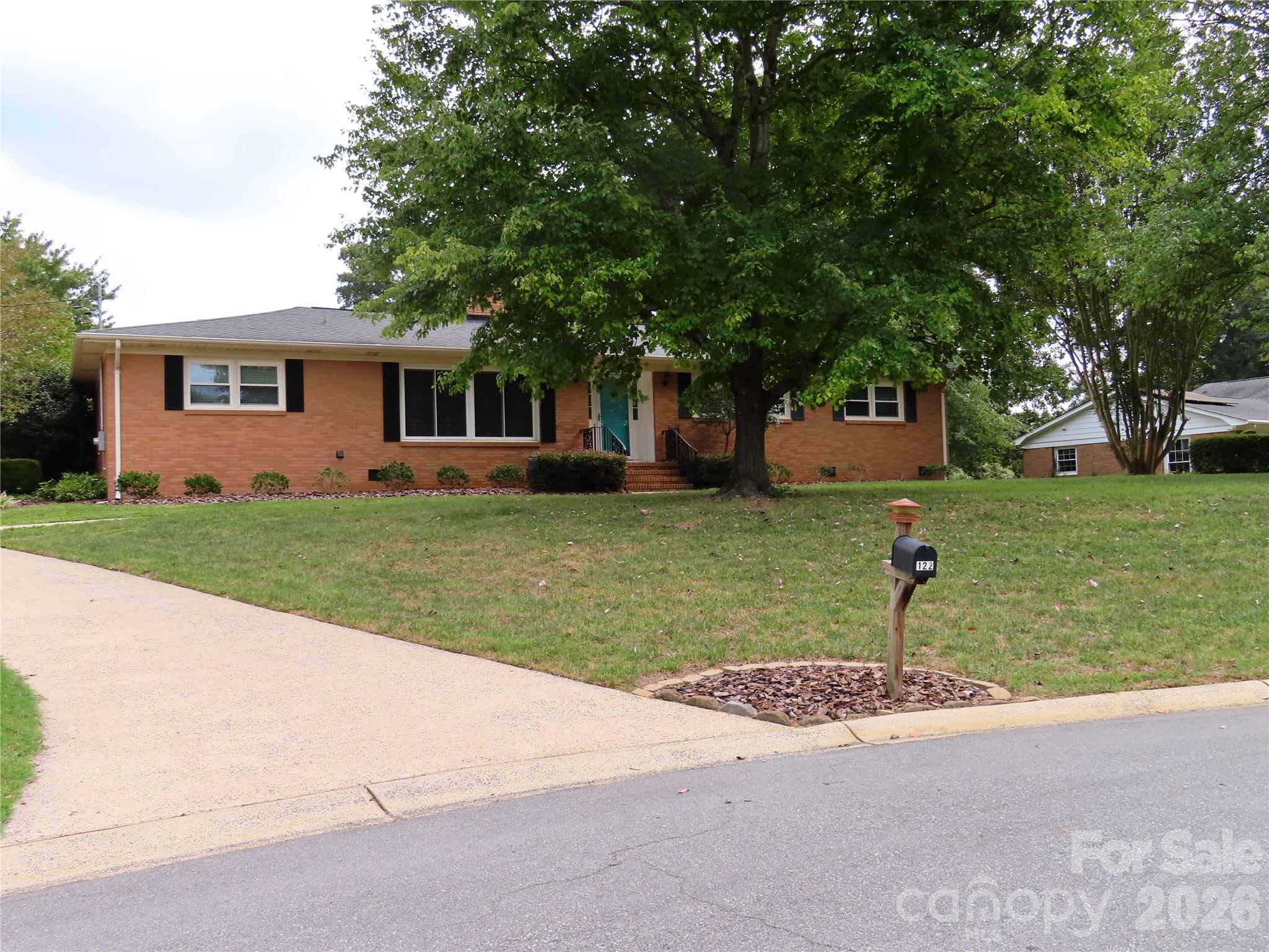 122 Chanticleer Court Property Photo 1