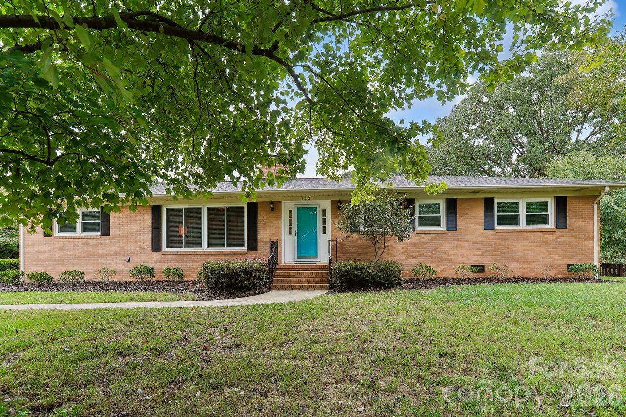 122 Chanticleer Court Property Photo 1