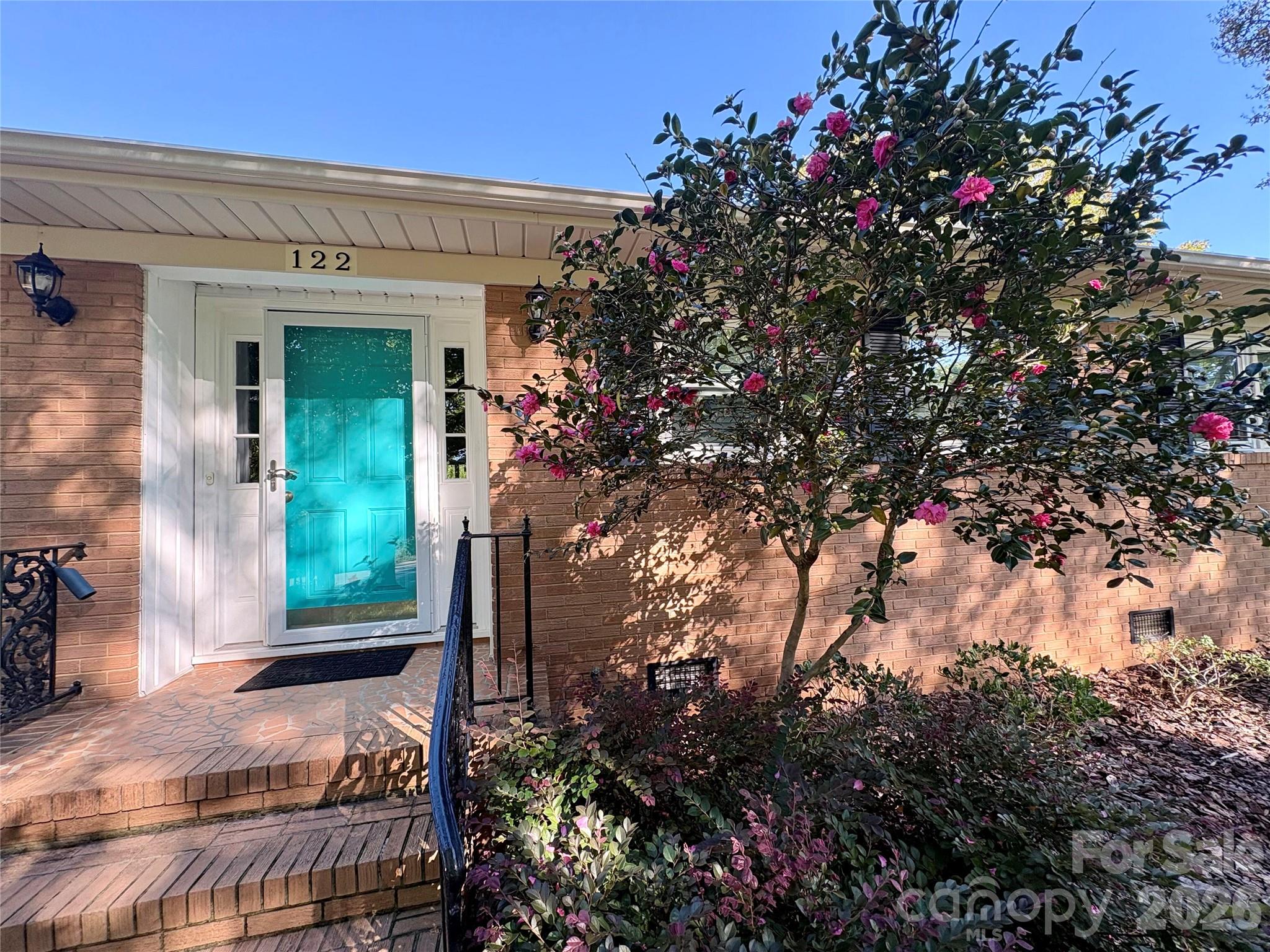 122 Chanticleer Court Property Photo 1