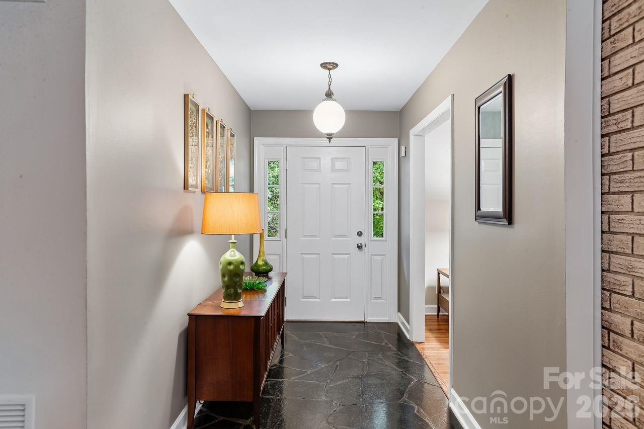 122 Chanticleer Court Property Photo 3