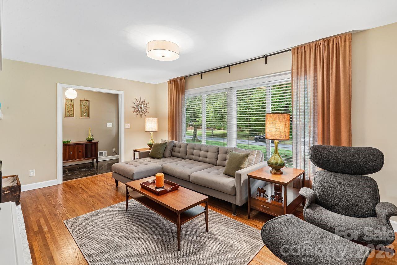 122 Chanticleer Court Property Photo 4