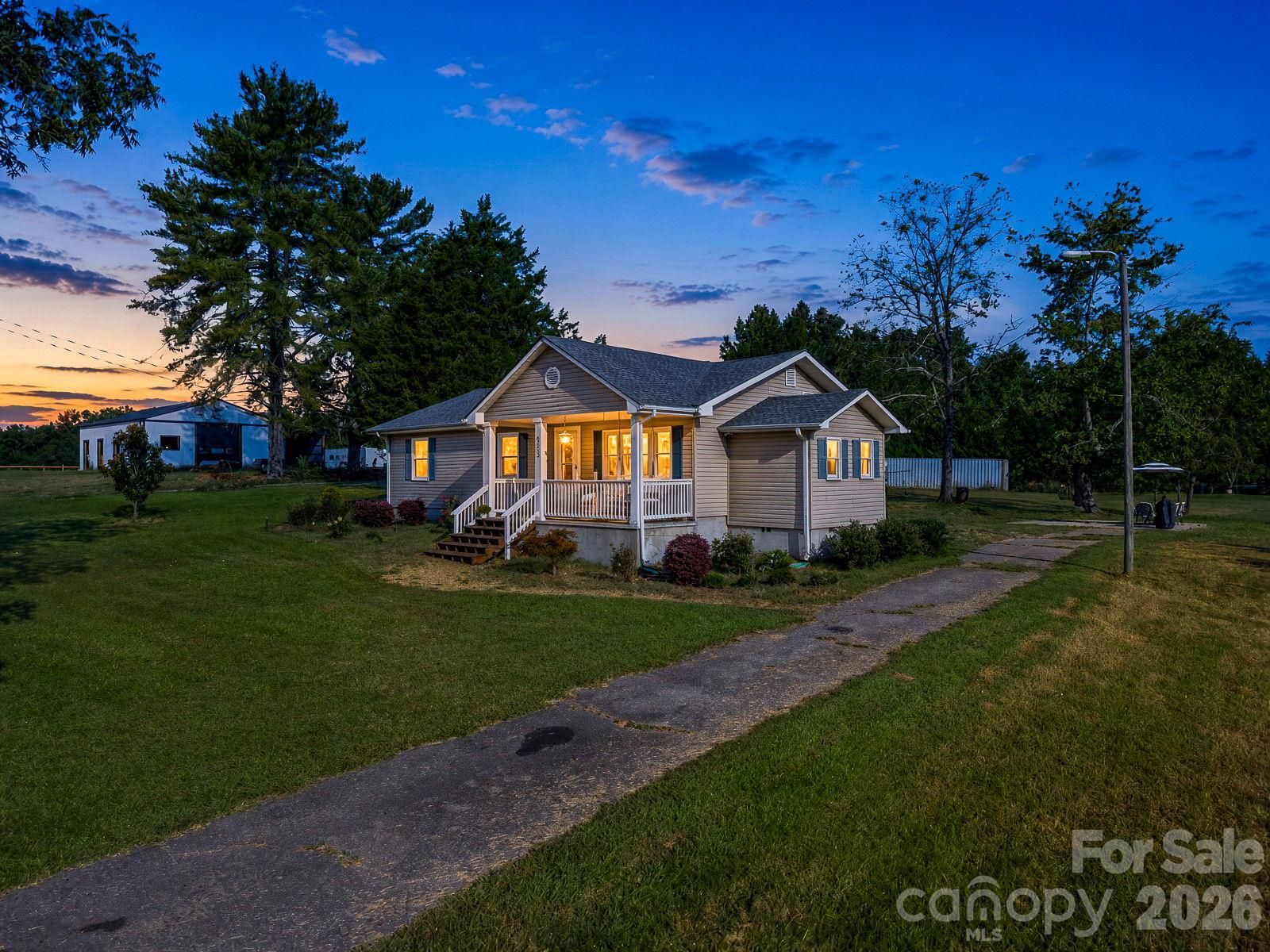 923 Green Creek Drive Property Photo 1
