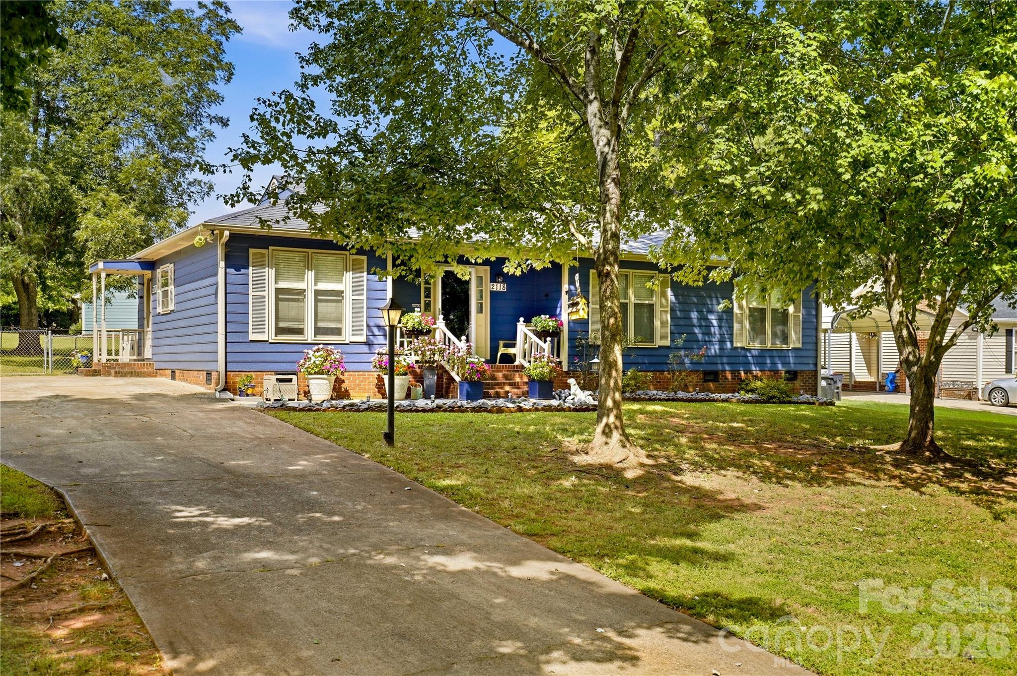 2118 Lampglow Court Property Photo 1