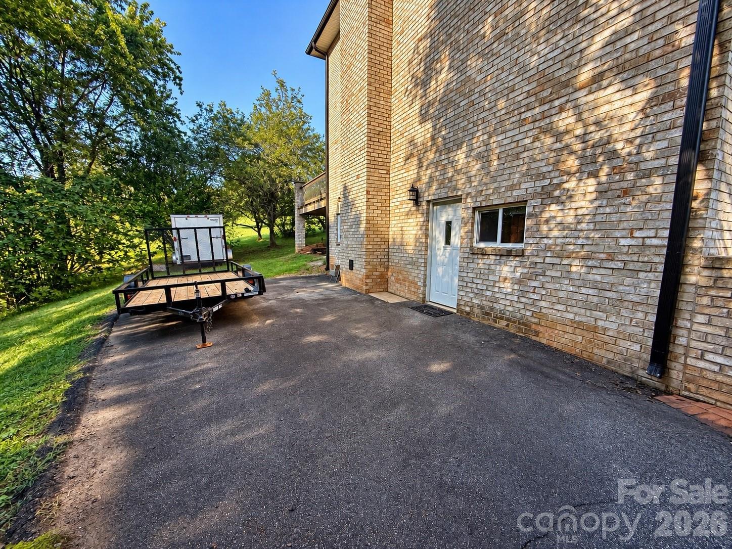 5980 Willowbottom Road Property Photo 6