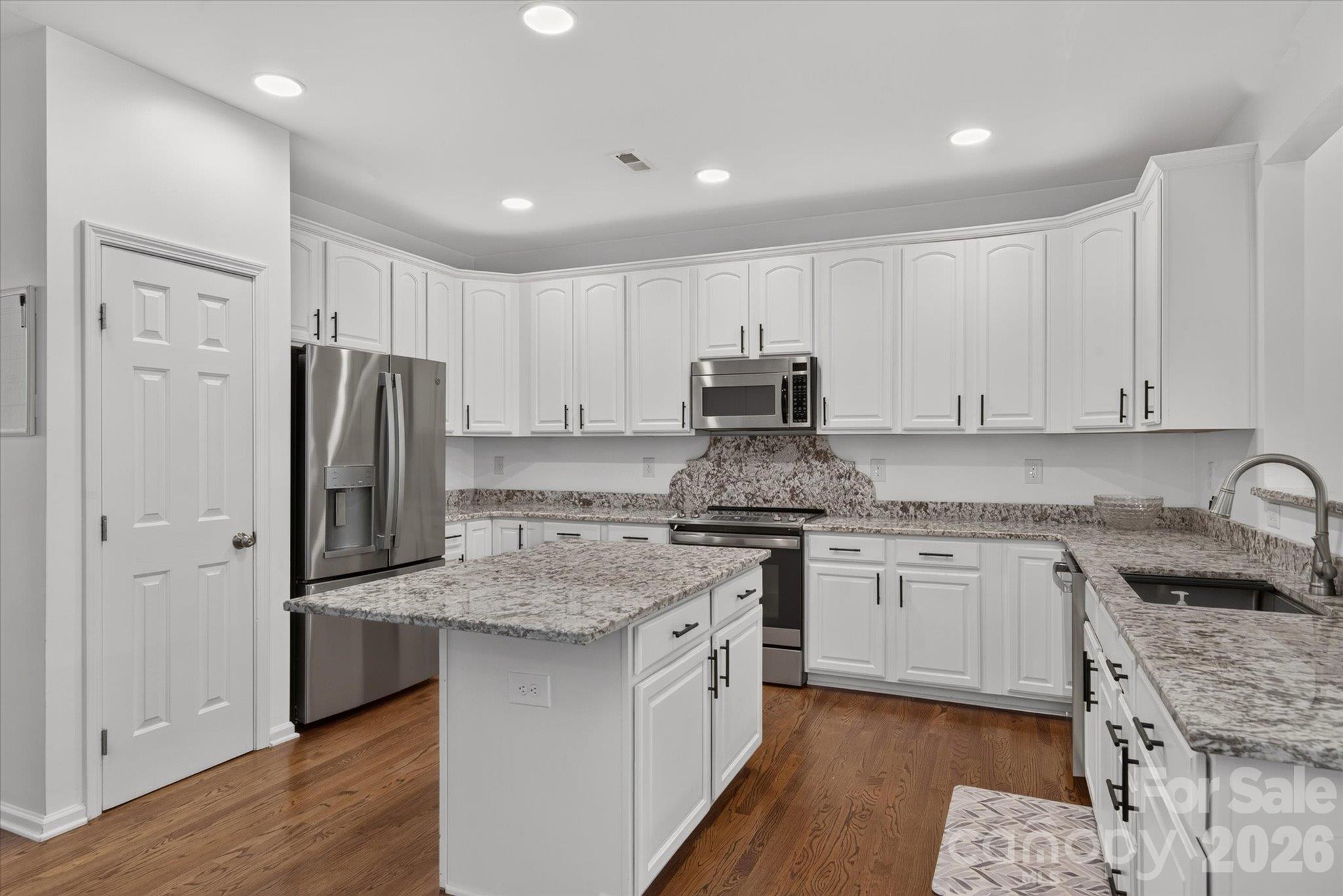 10304 Berkeley Pond Drive Property Photo 5