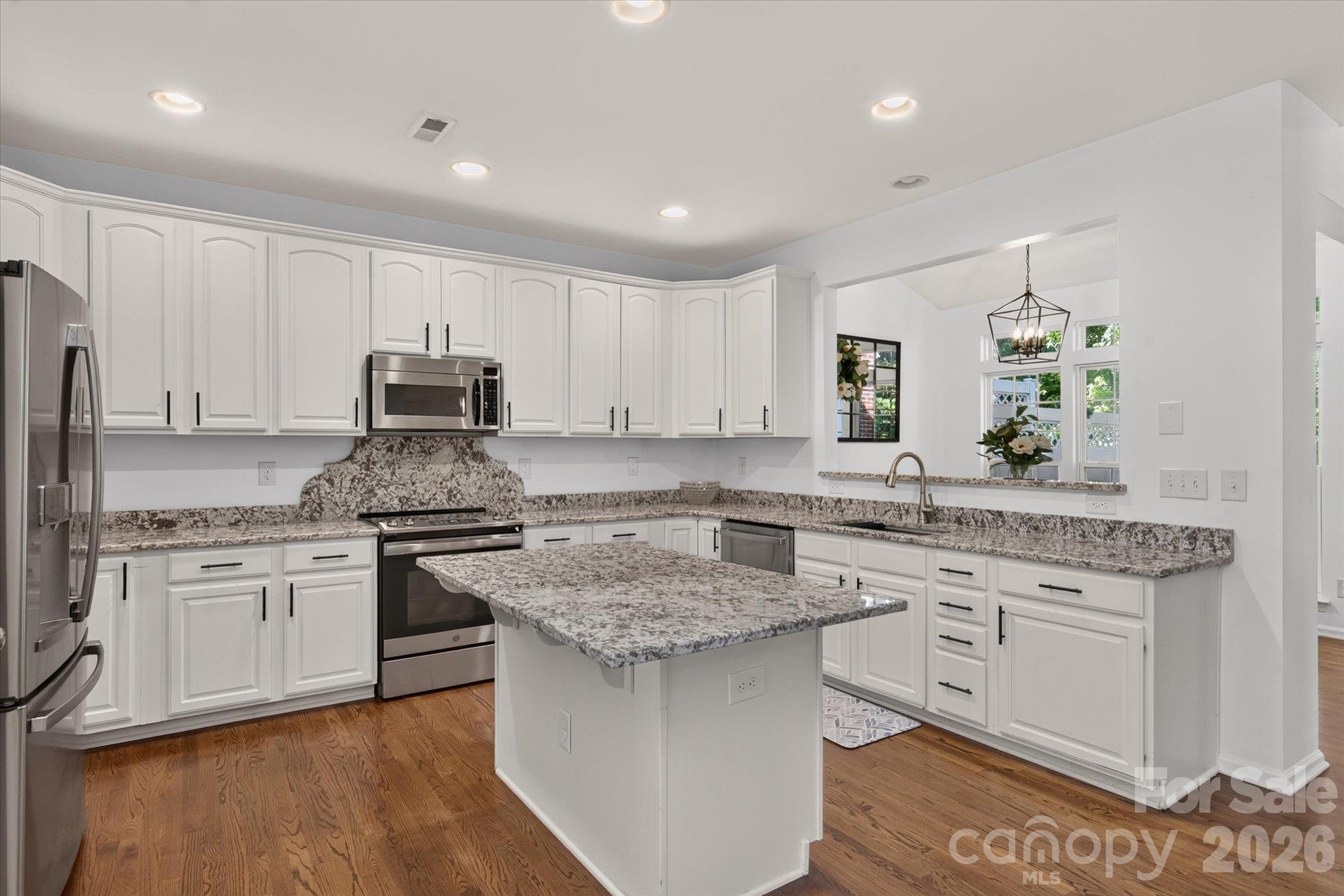 10304 Berkeley Pond Drive Property Photo 6