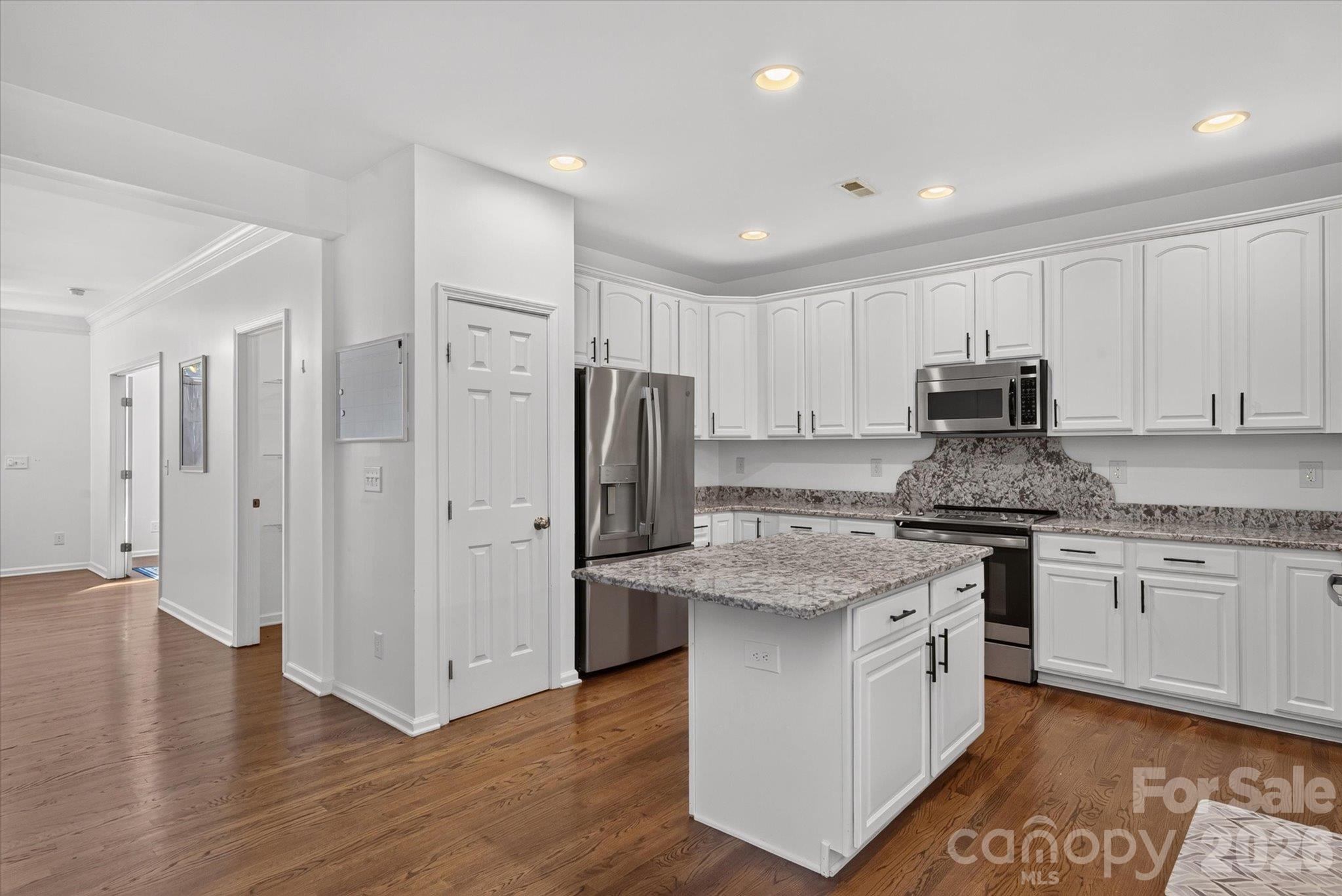10304 Berkeley Pond Drive Property Photo 9