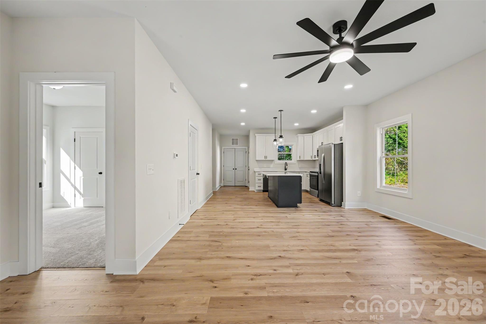 910 W 8th Street Property Photo 7