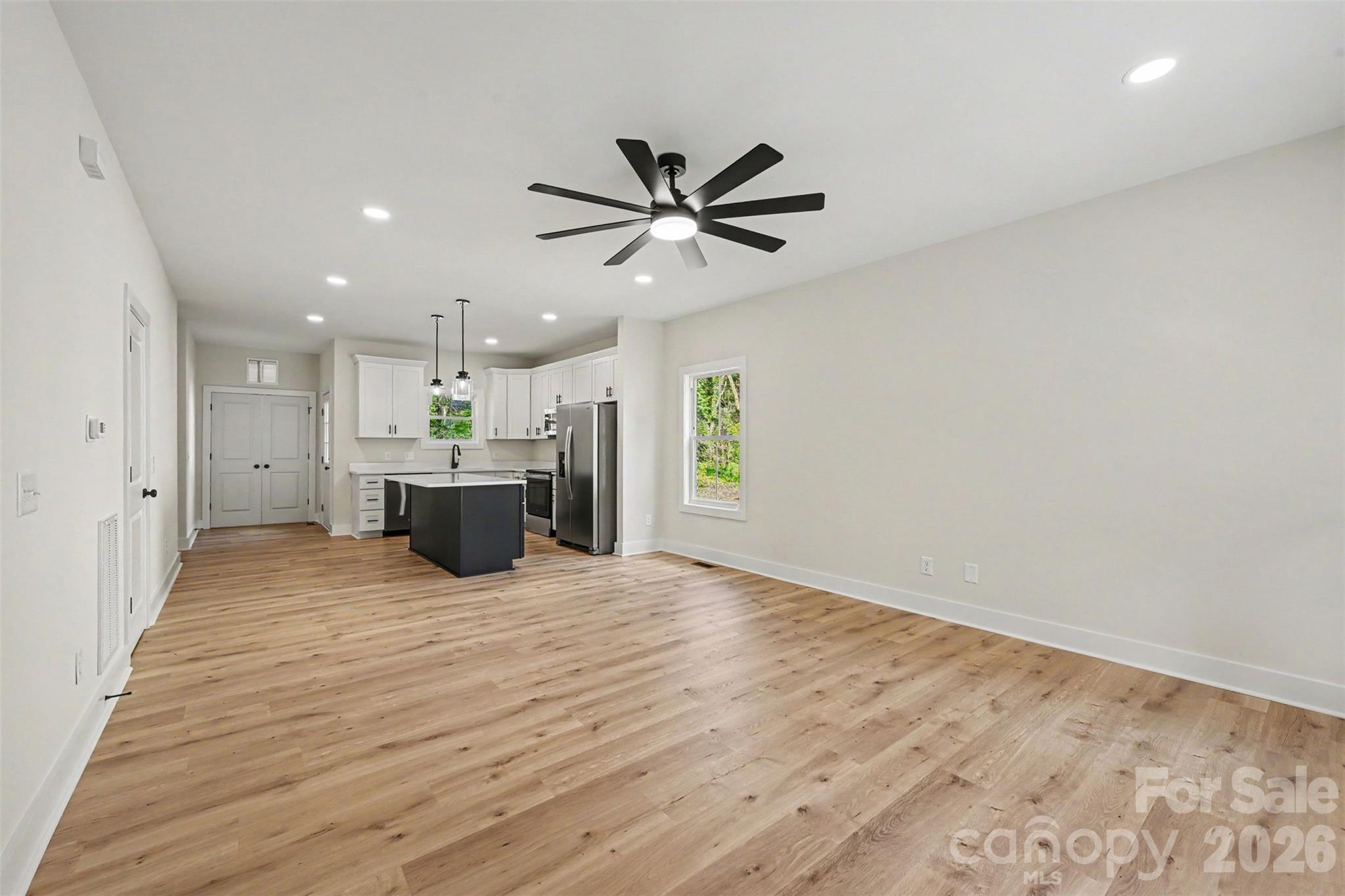910 W 8th Street Property Photo 8