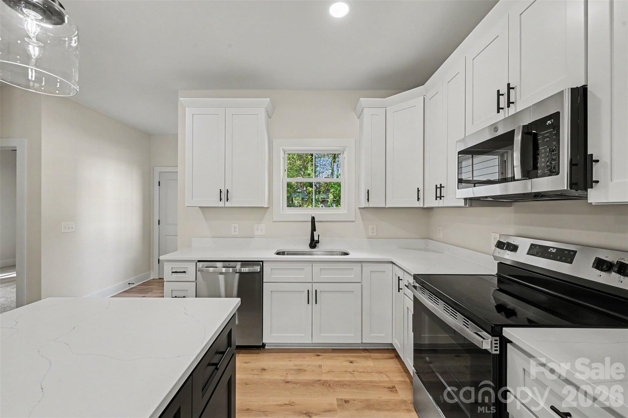 910 W 8th Street Property Photo 10