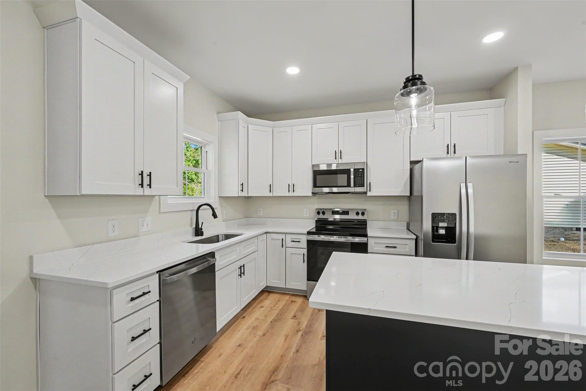910 W 8th Street Property Photo 11