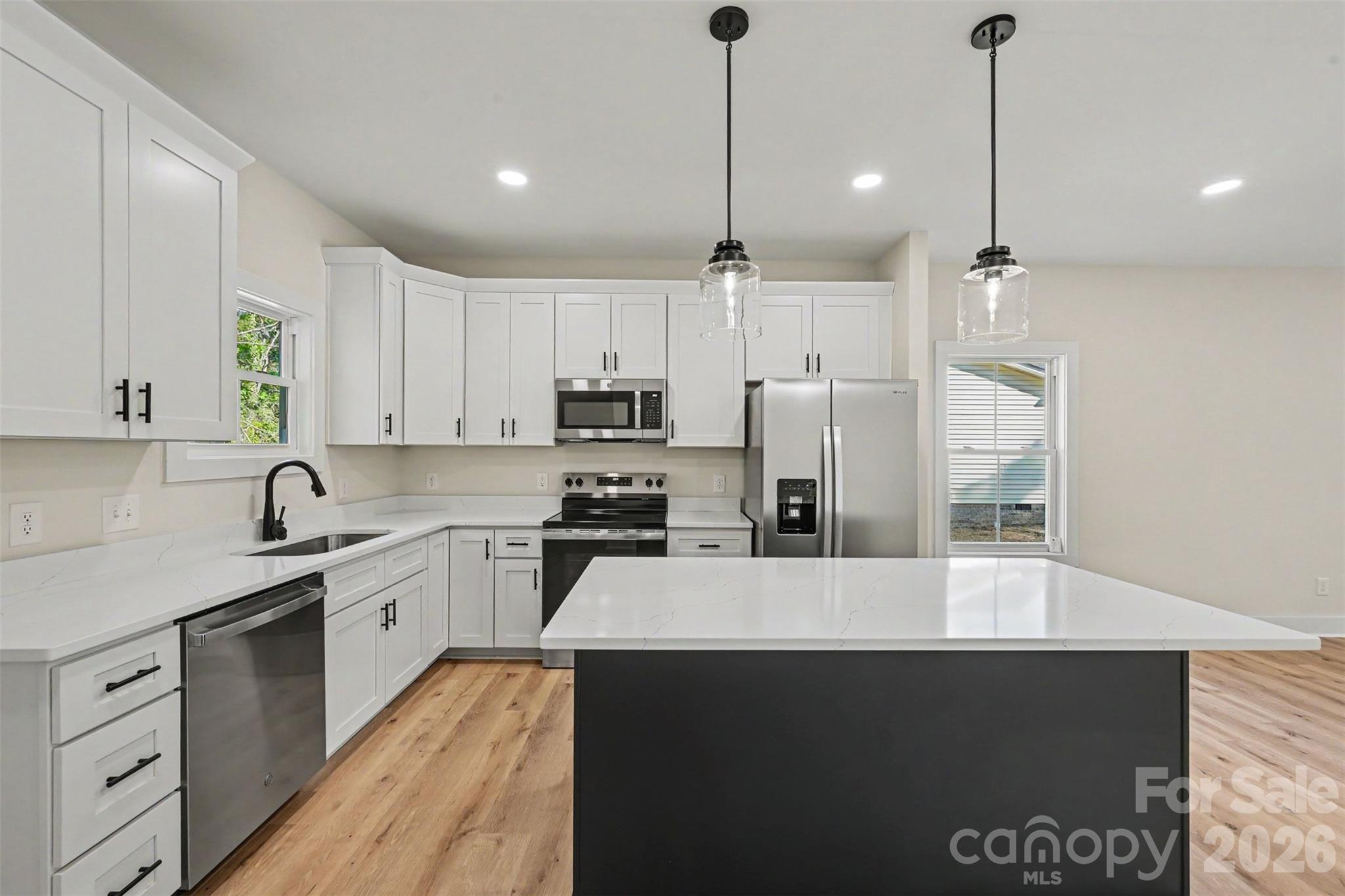 910 W 8th Street Property Photo 12