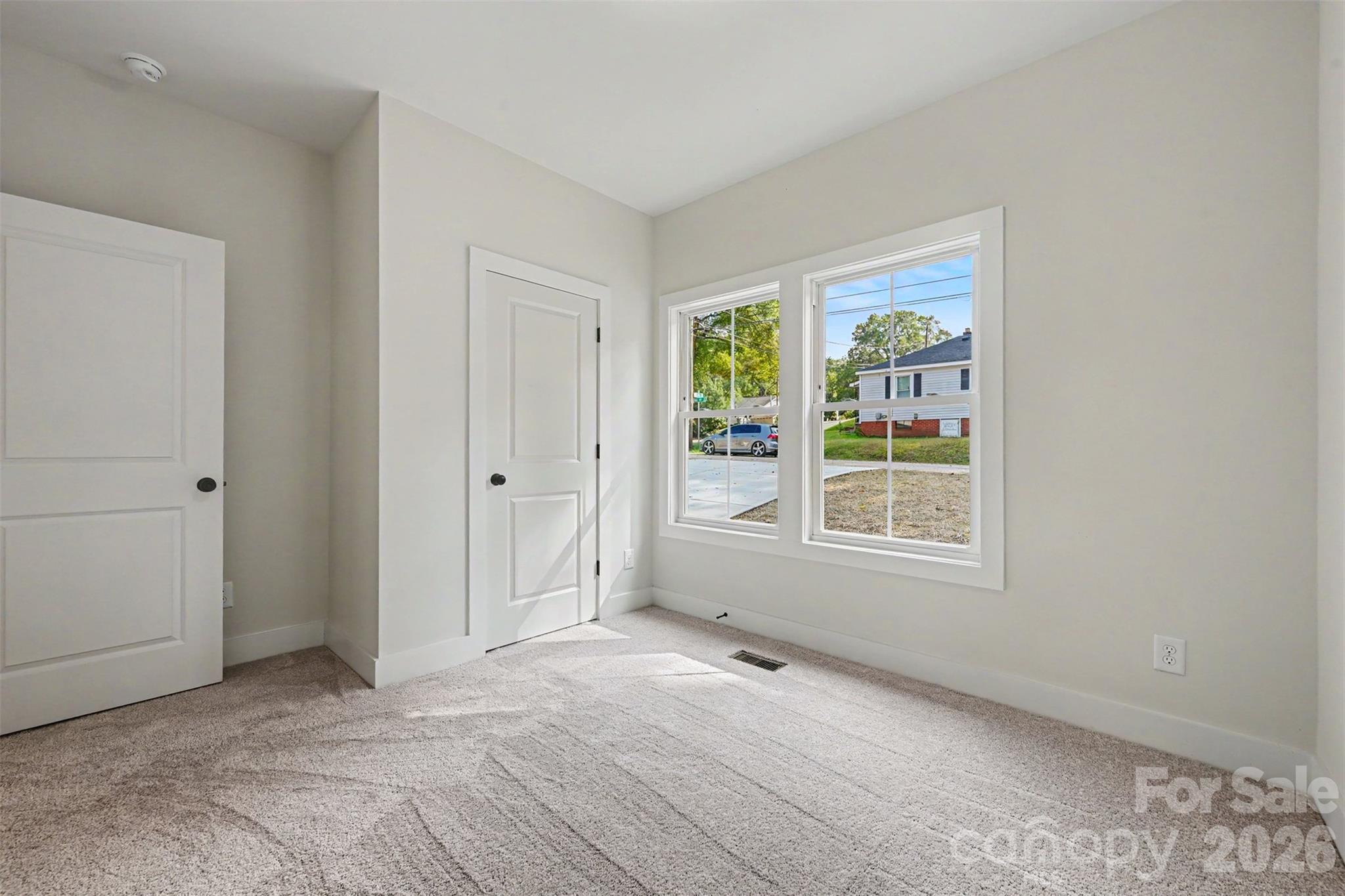 910 W 8th Street Property Photo 13