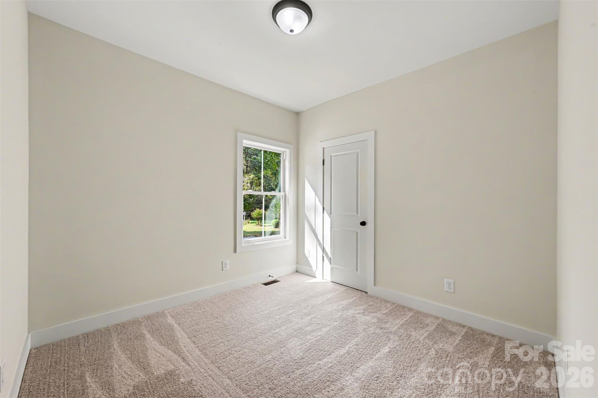 910 W 8th Street Property Photo 14