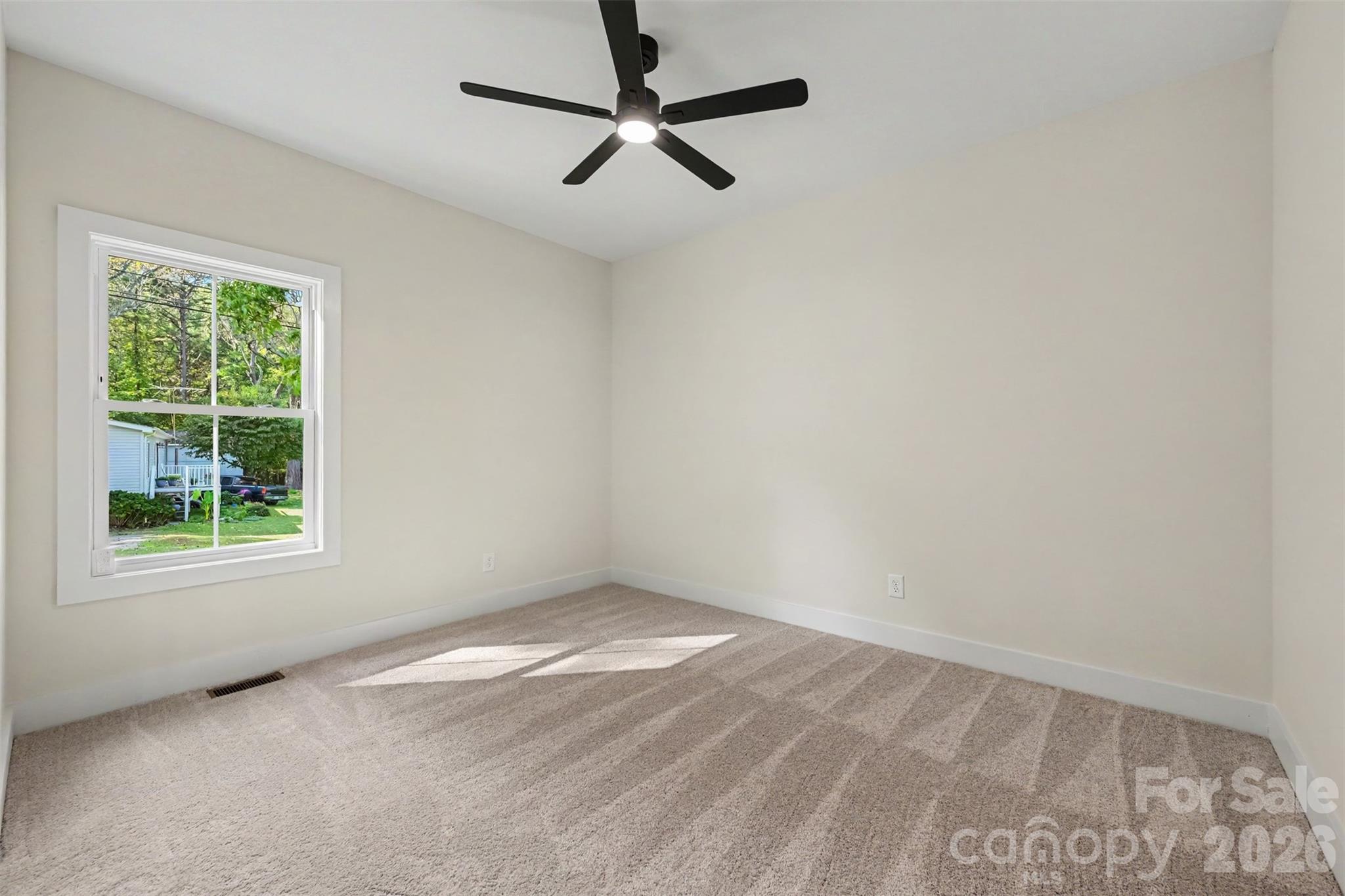 910 W 8th Street Property Photo 17