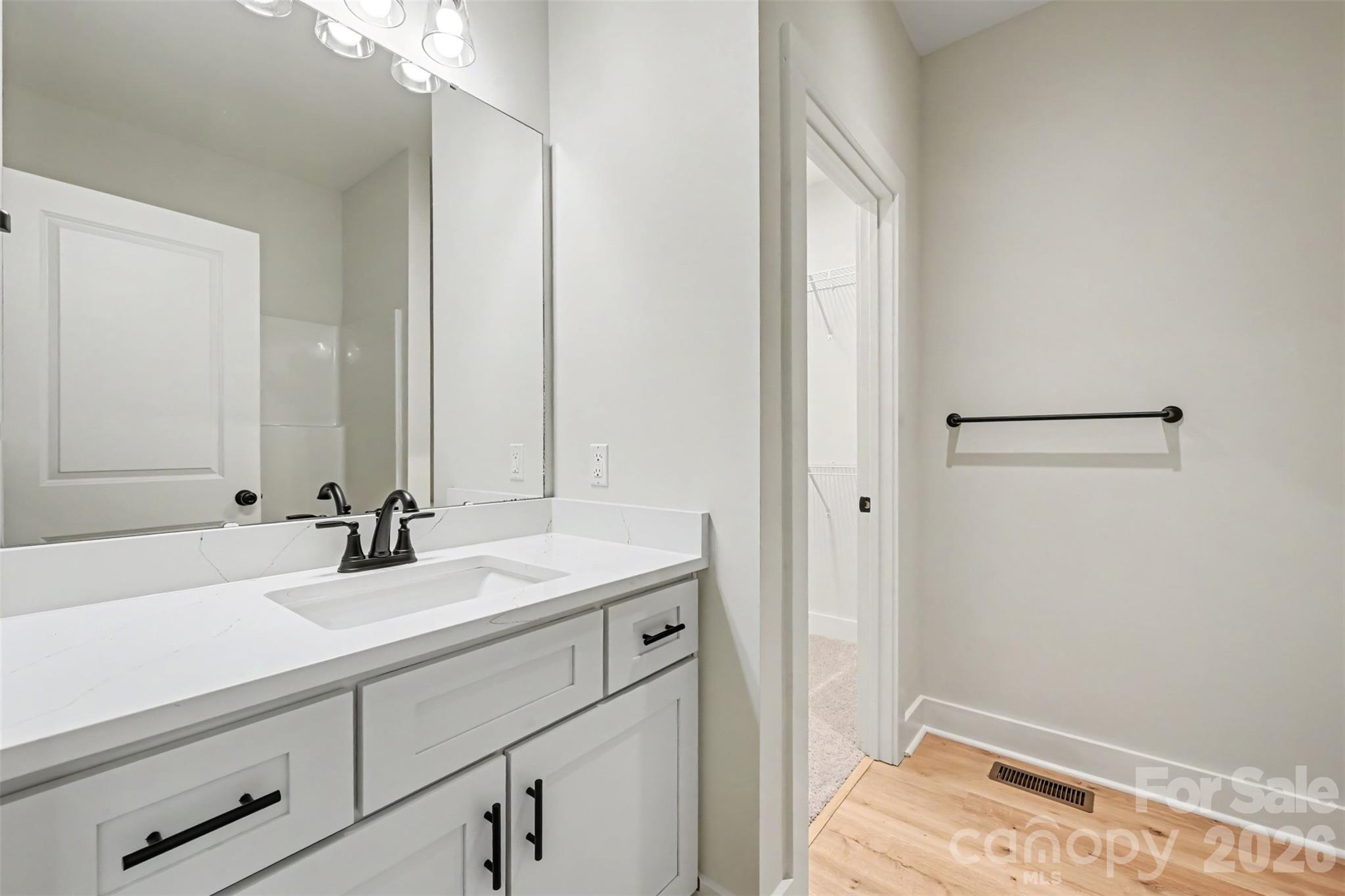 910 W 8th Street Property Photo 18