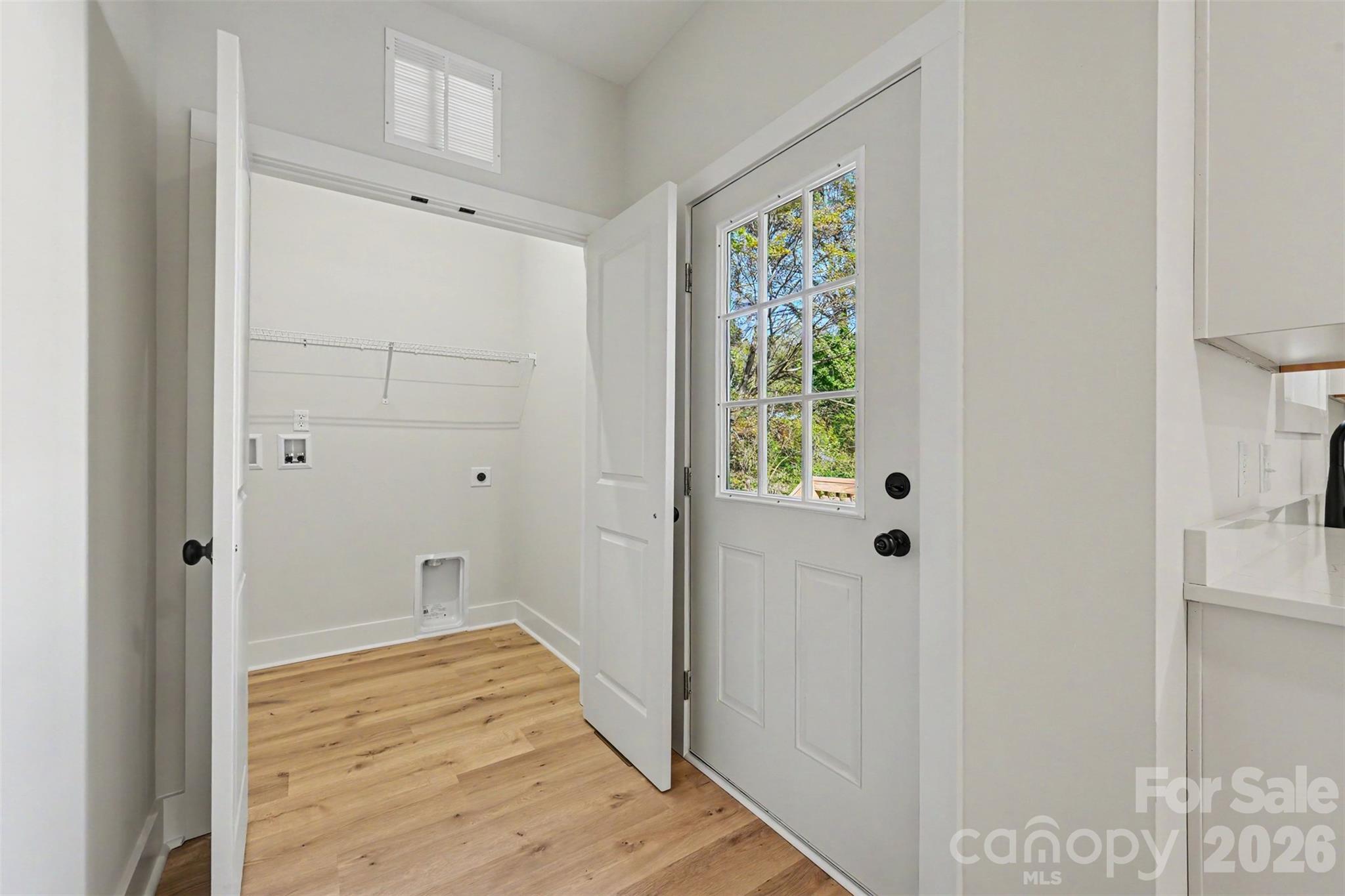 910 W 8th Street Property Photo 21