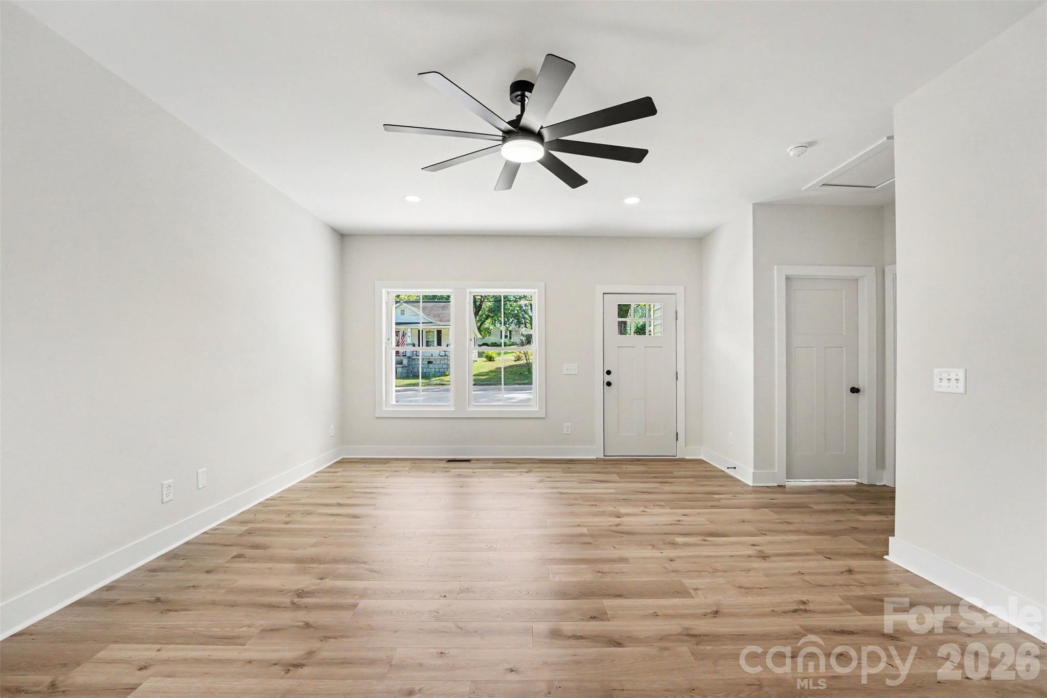 902 W 8th Street Property Photo 7