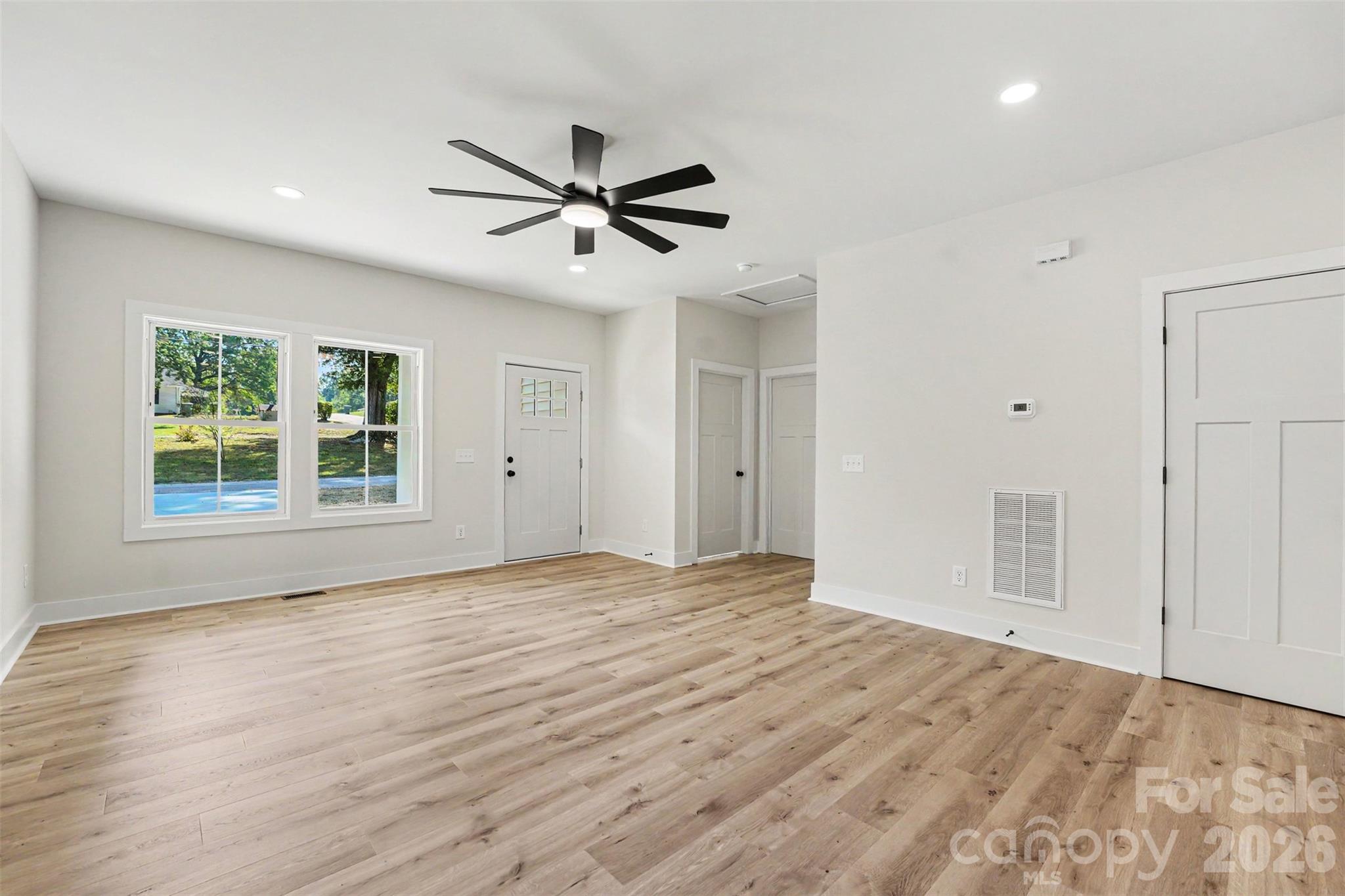 902 W 8th Street Property Photo 8