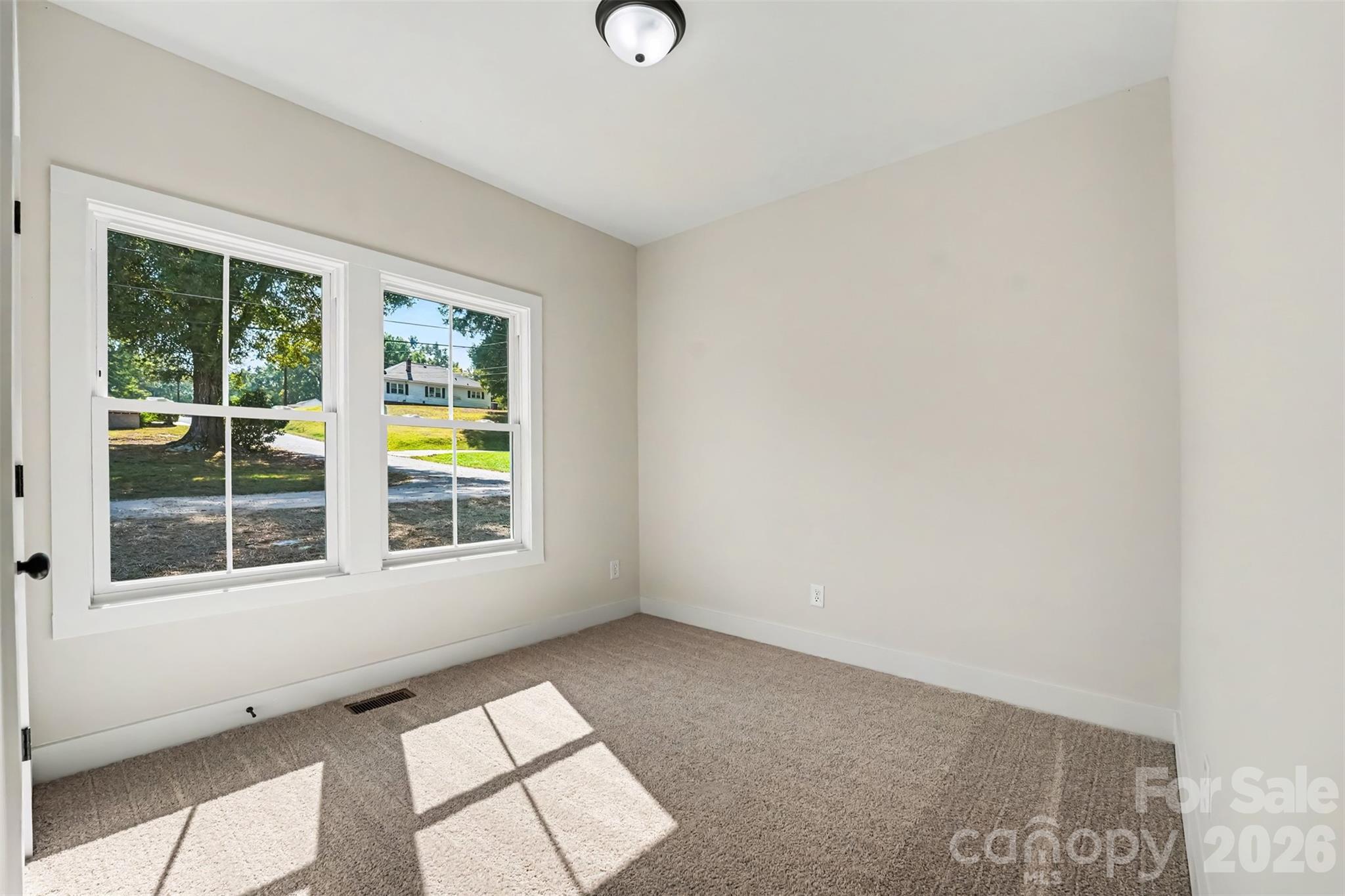 902 W 8th Street Property Photo 21
