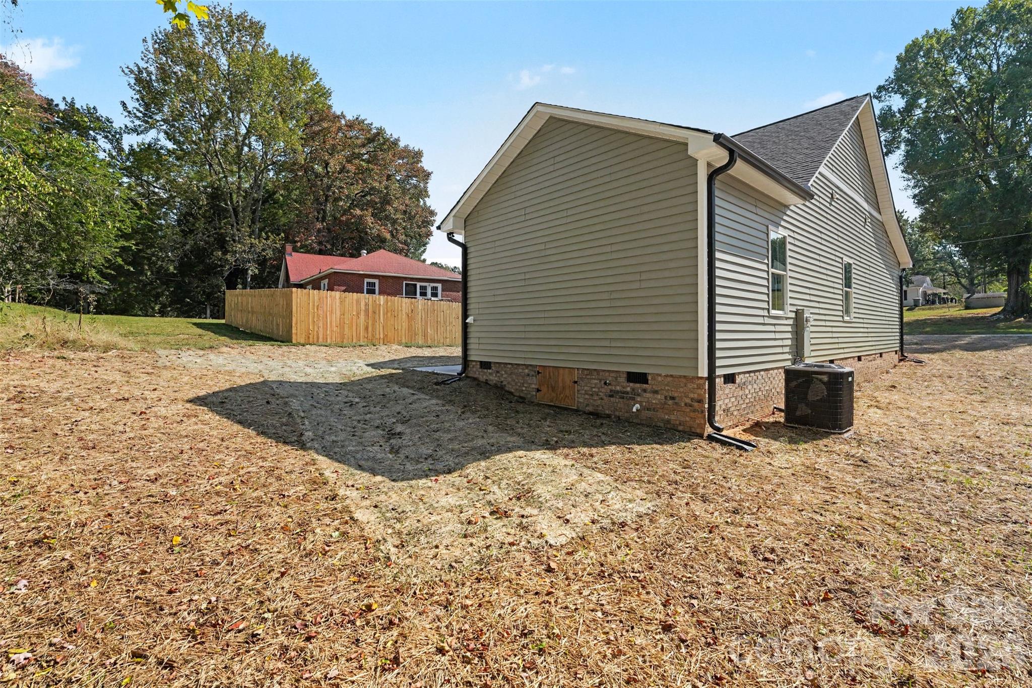 902 W 8th Street Property Photo 24