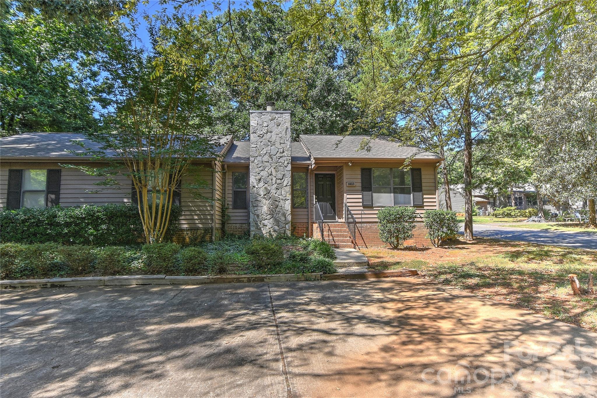 1023 Cranberry Circle Property Photo 2