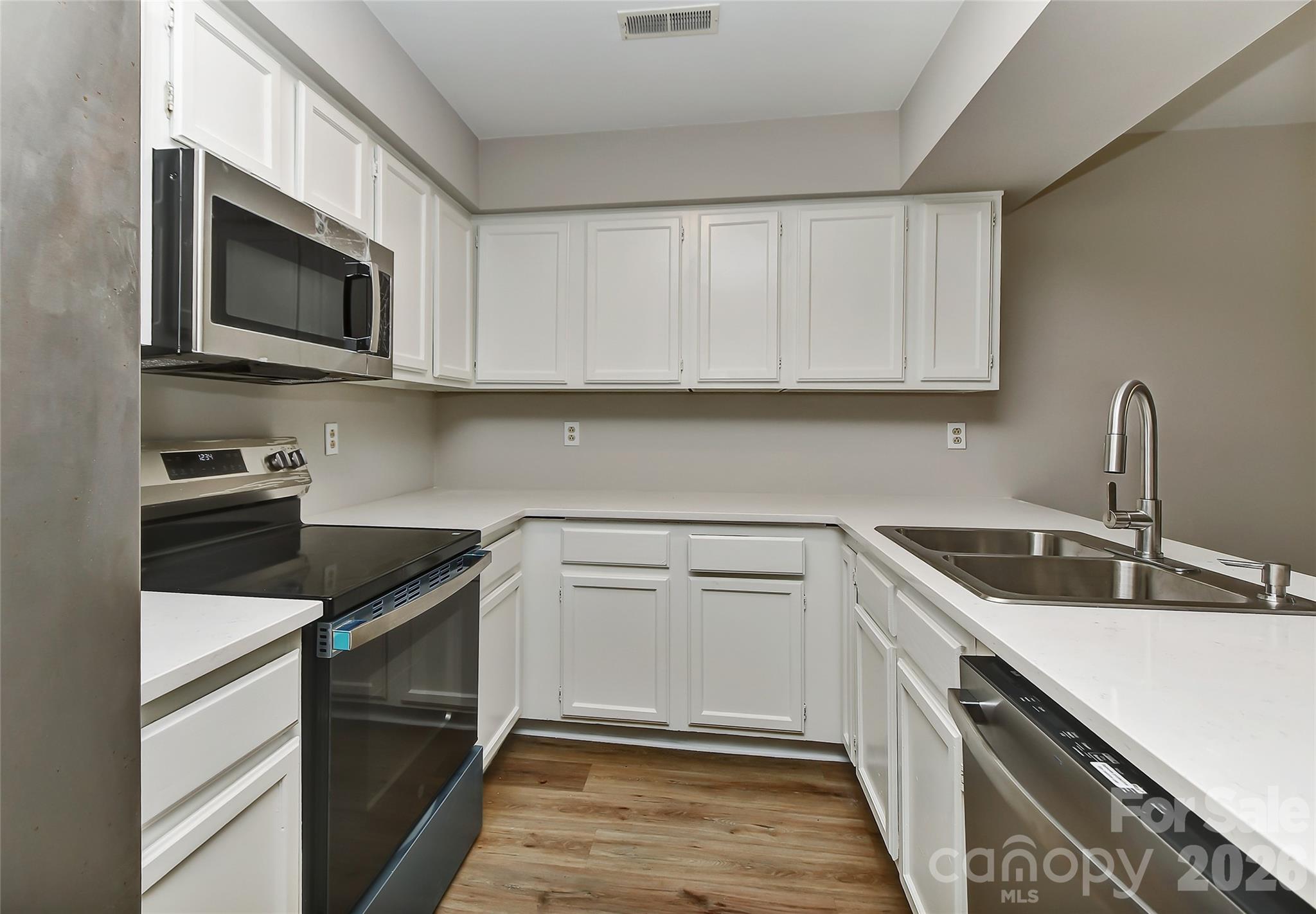 1023 Cranberry Circle Property Photo 7