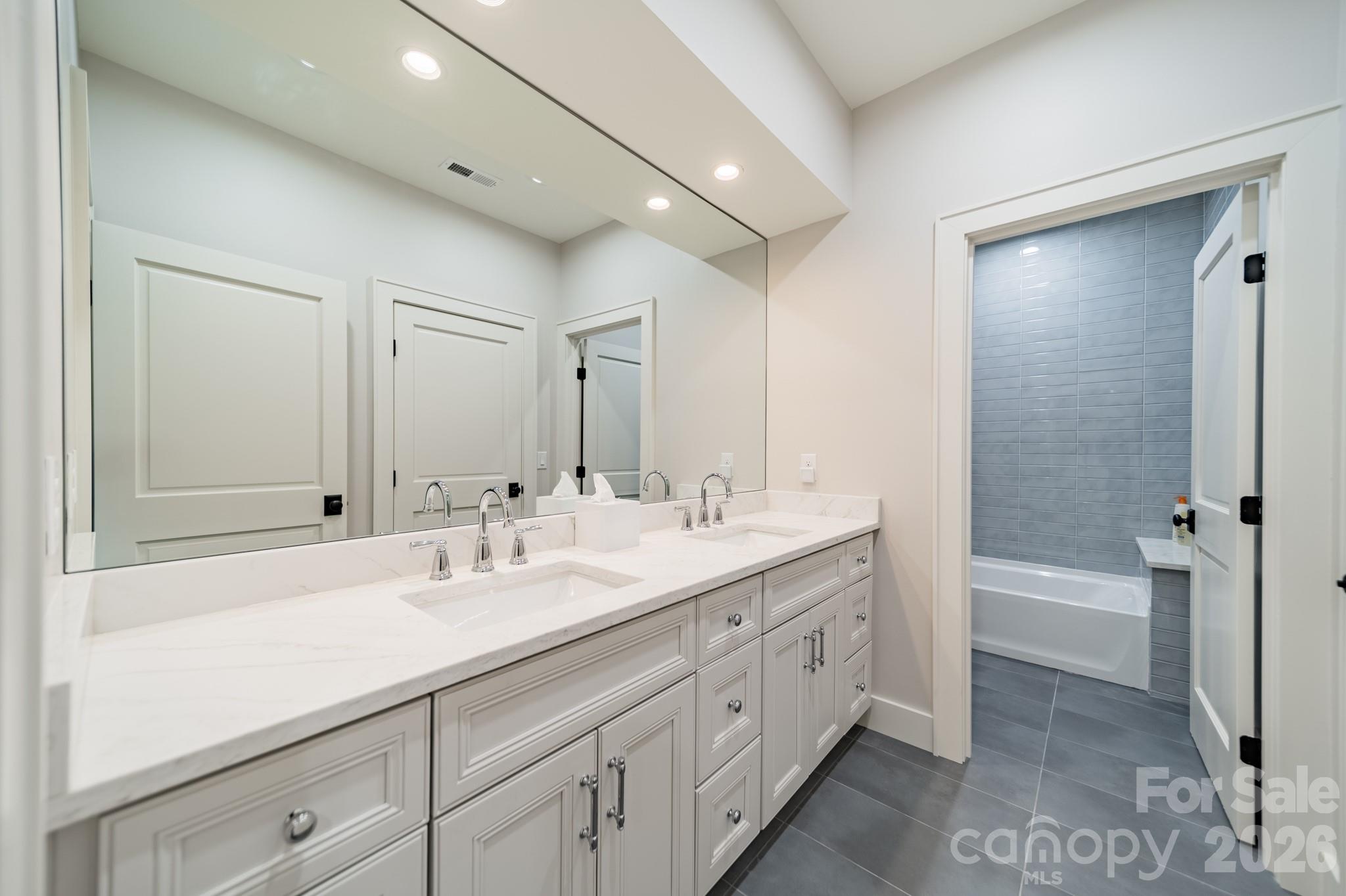 3319 Gresham Place Property Photo 29