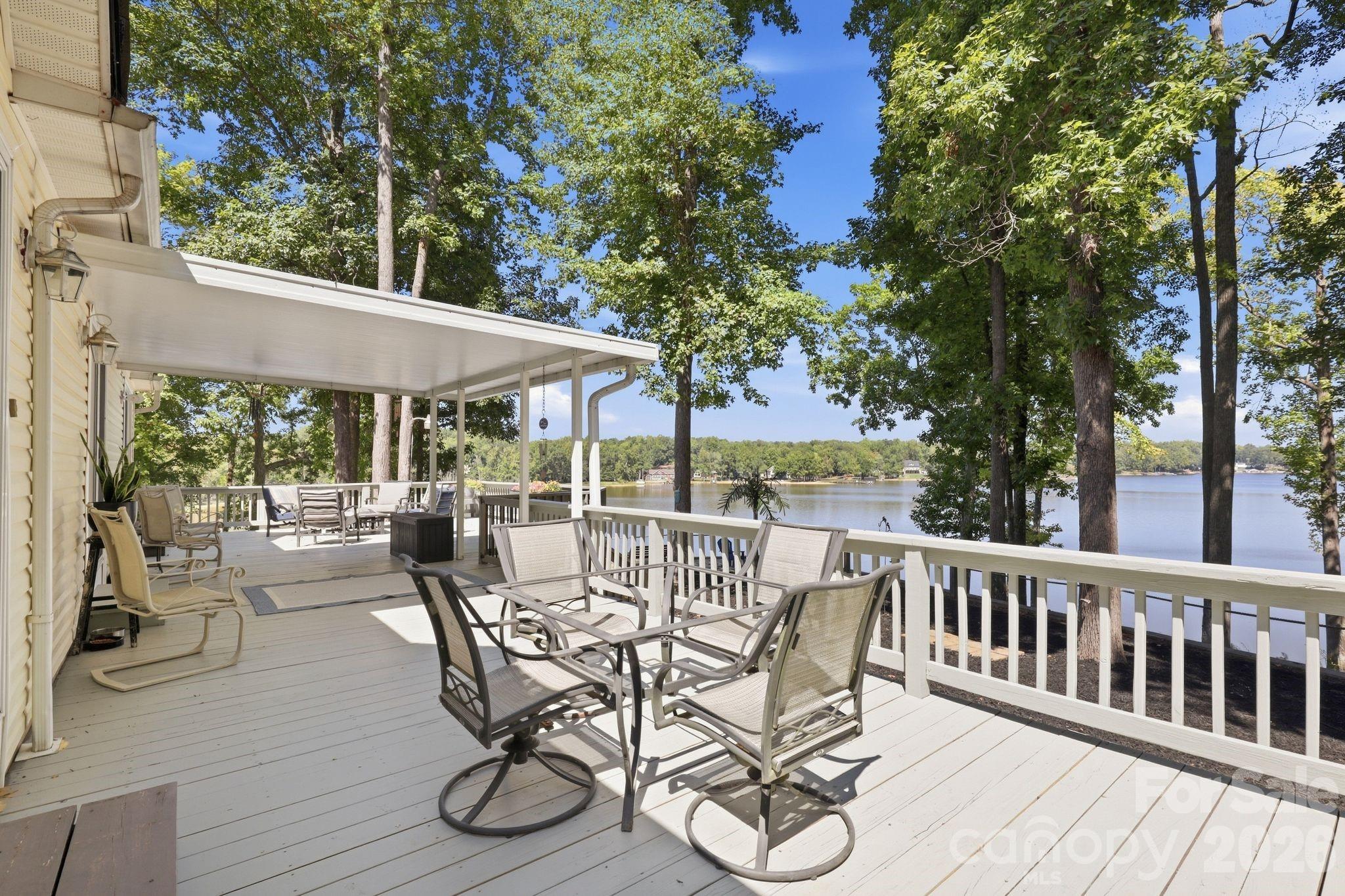 380 Lake Landing Drive Property Photo 1