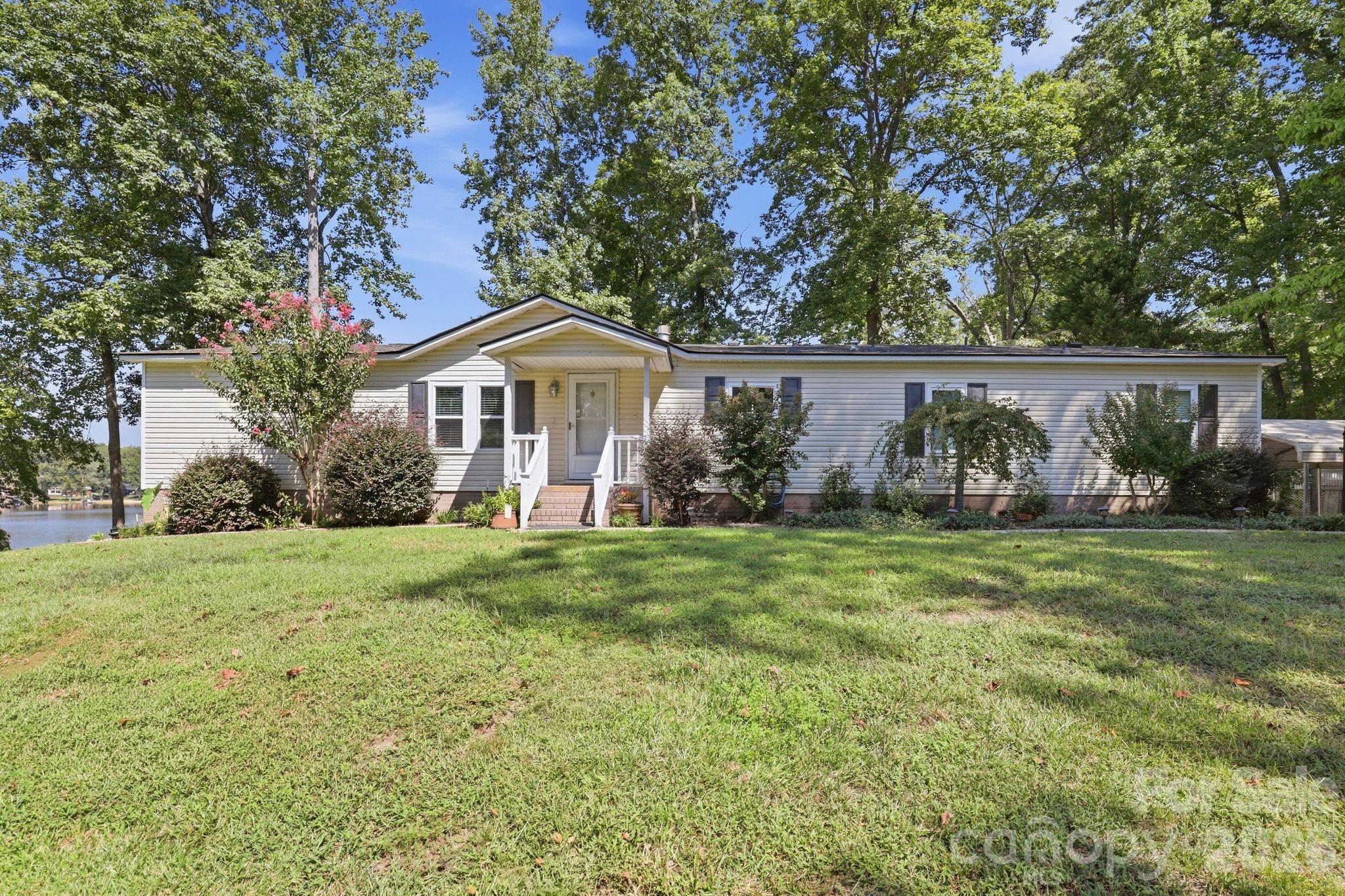 380 Lake Landing Drive Property Photo 5
