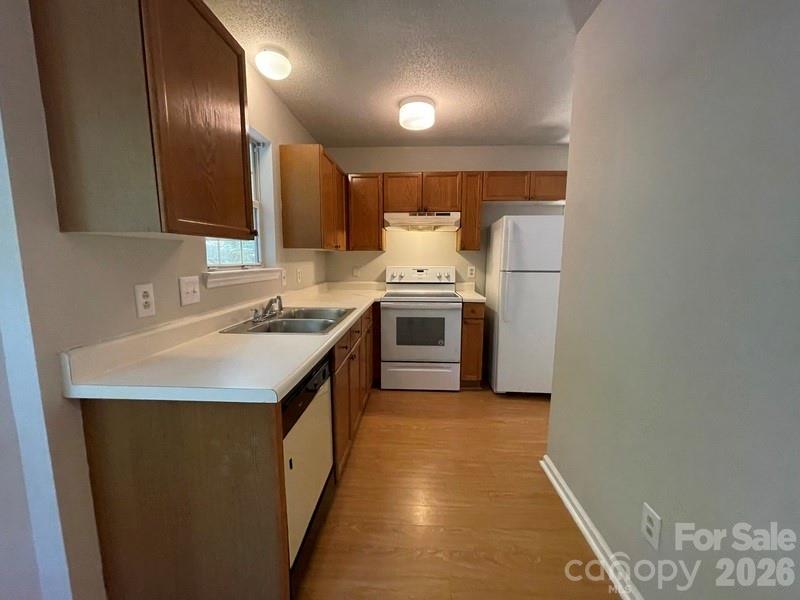 3705 Sandberry Drive Property Photo 6