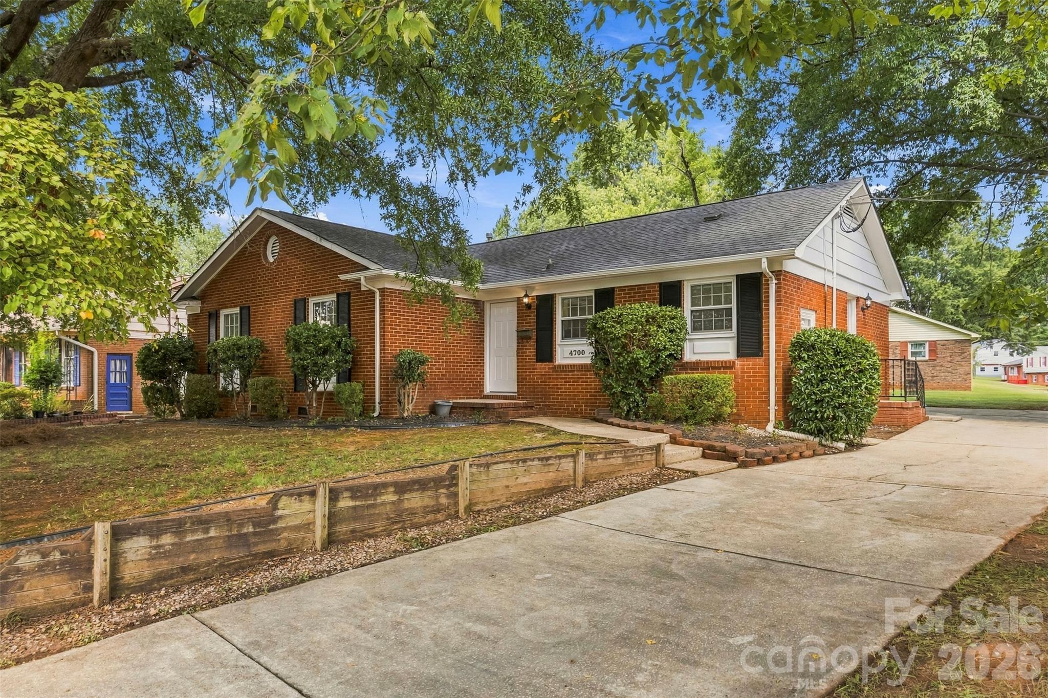 4700 Woodway Place Property Photo 2