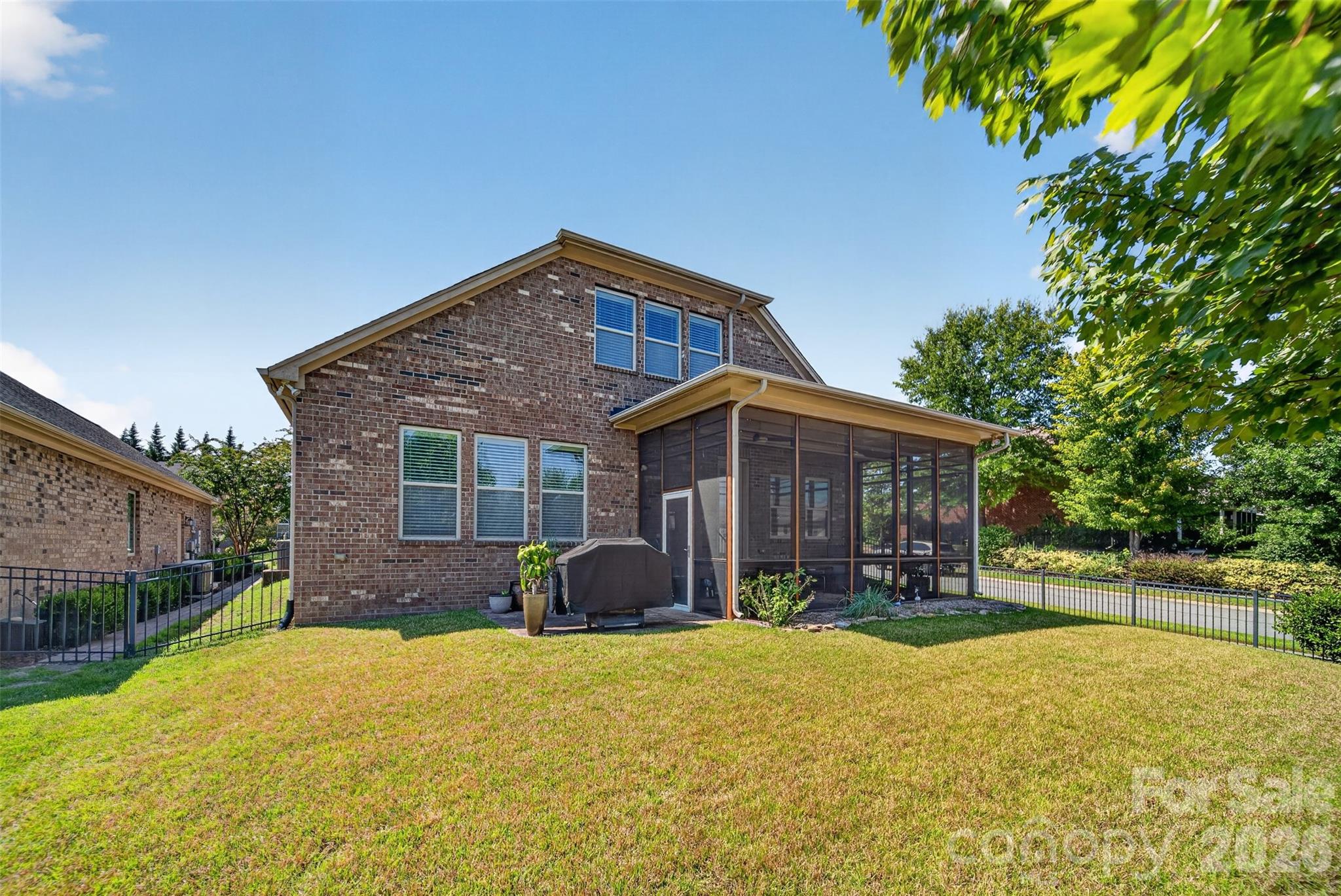9524 Heritage Farm Avenue Property Photo 18