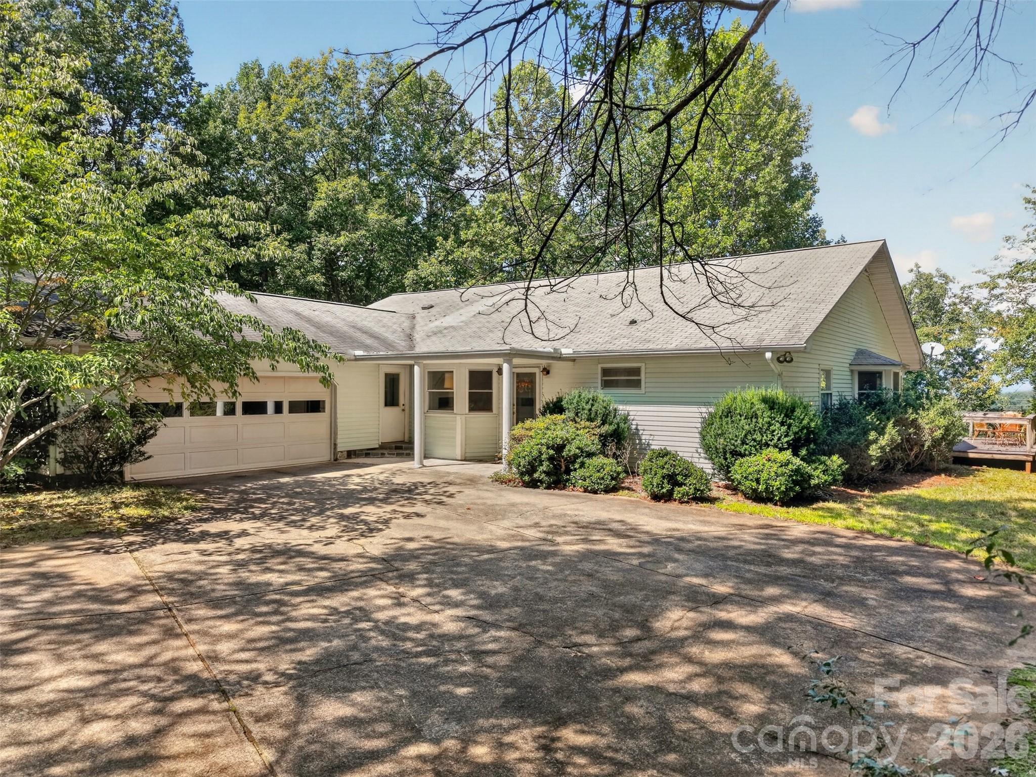 484 Briar Patch Lane Property Photo 1