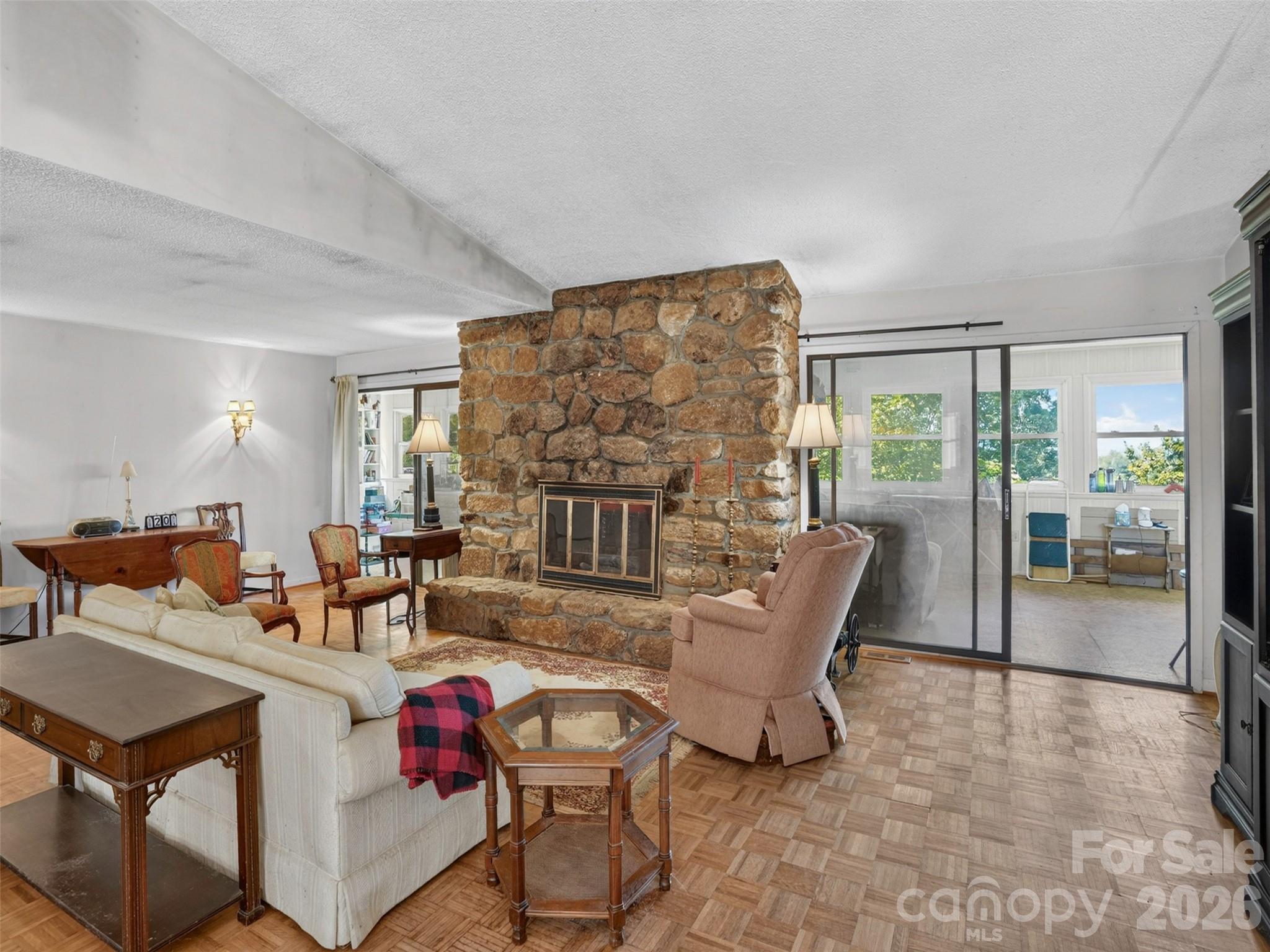 484 Briar Patch Lane Property Photo 8