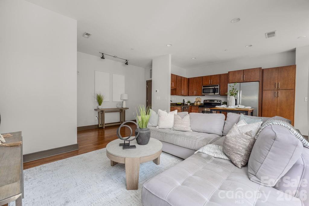 300 Magnolia Avenue 101 Property Photo 2