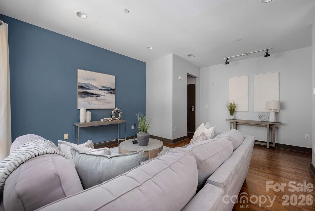 300 Magnolia Avenue 101 Property Photo 9