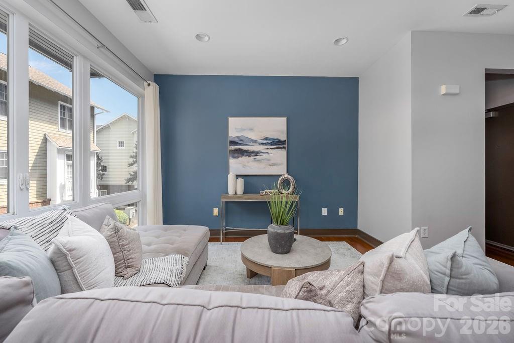 300 Magnolia Avenue 101 Property Photo 10