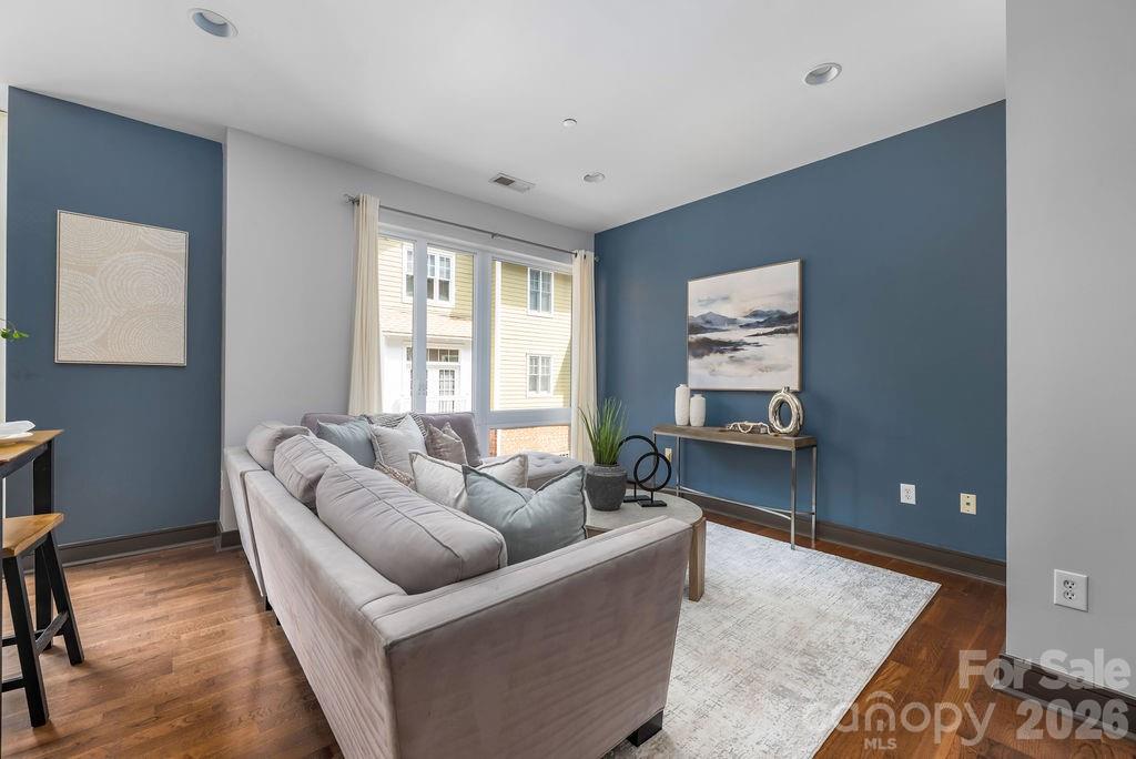 300 Magnolia Avenue 101 Property Photo 11