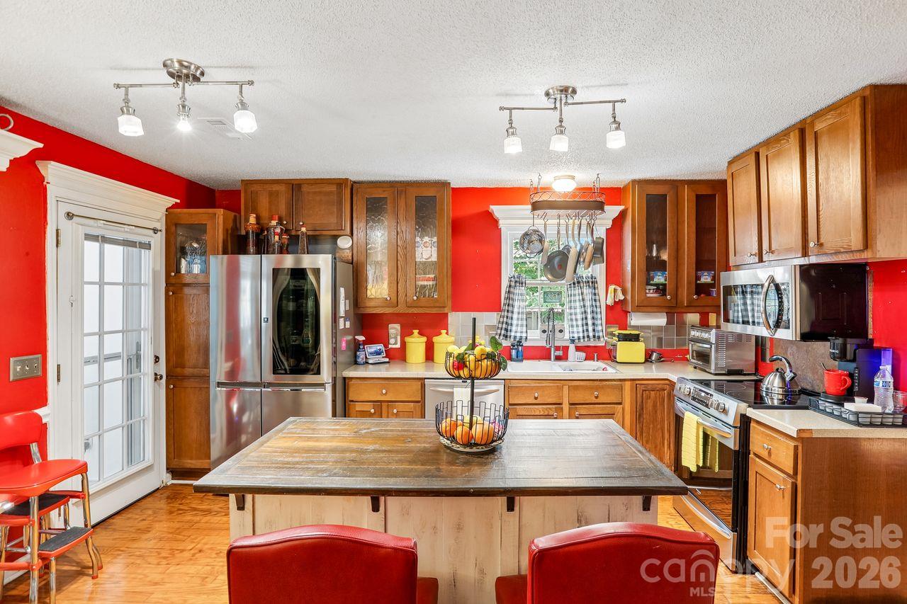 1116 Somersby Lane Property Photo 8