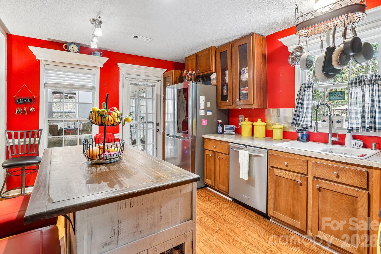 1116 Somersby Lane Property Photo 9