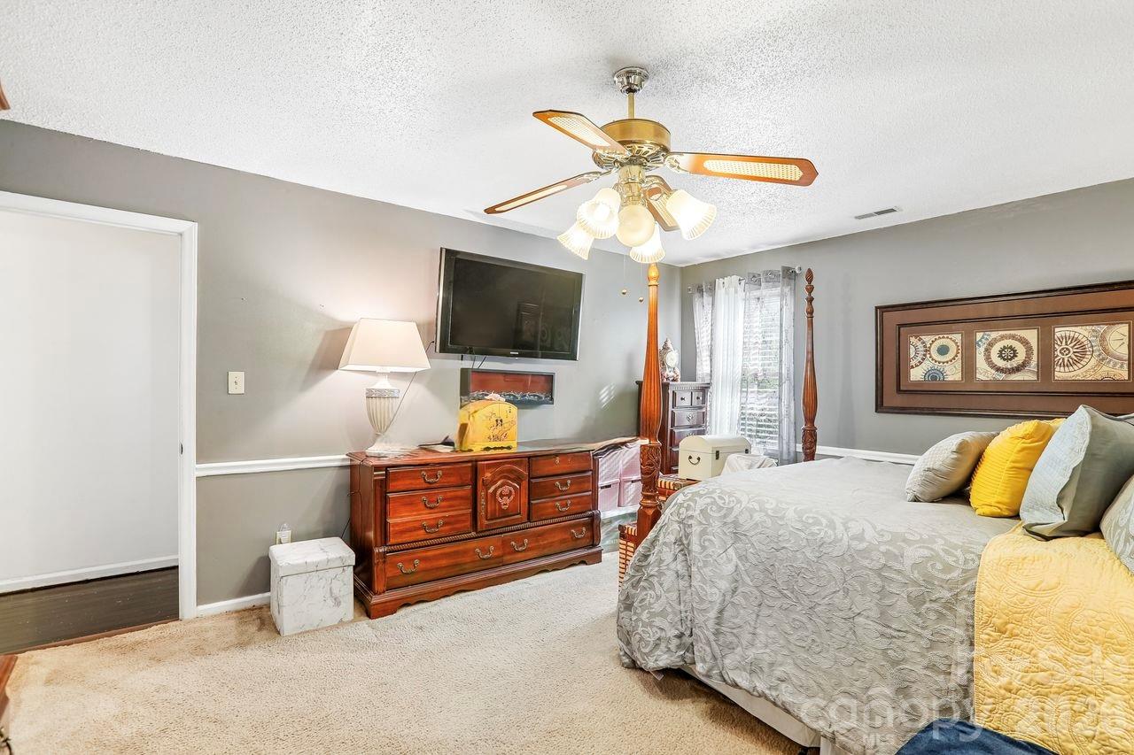 1116 Somersby Lane Property Photo 16