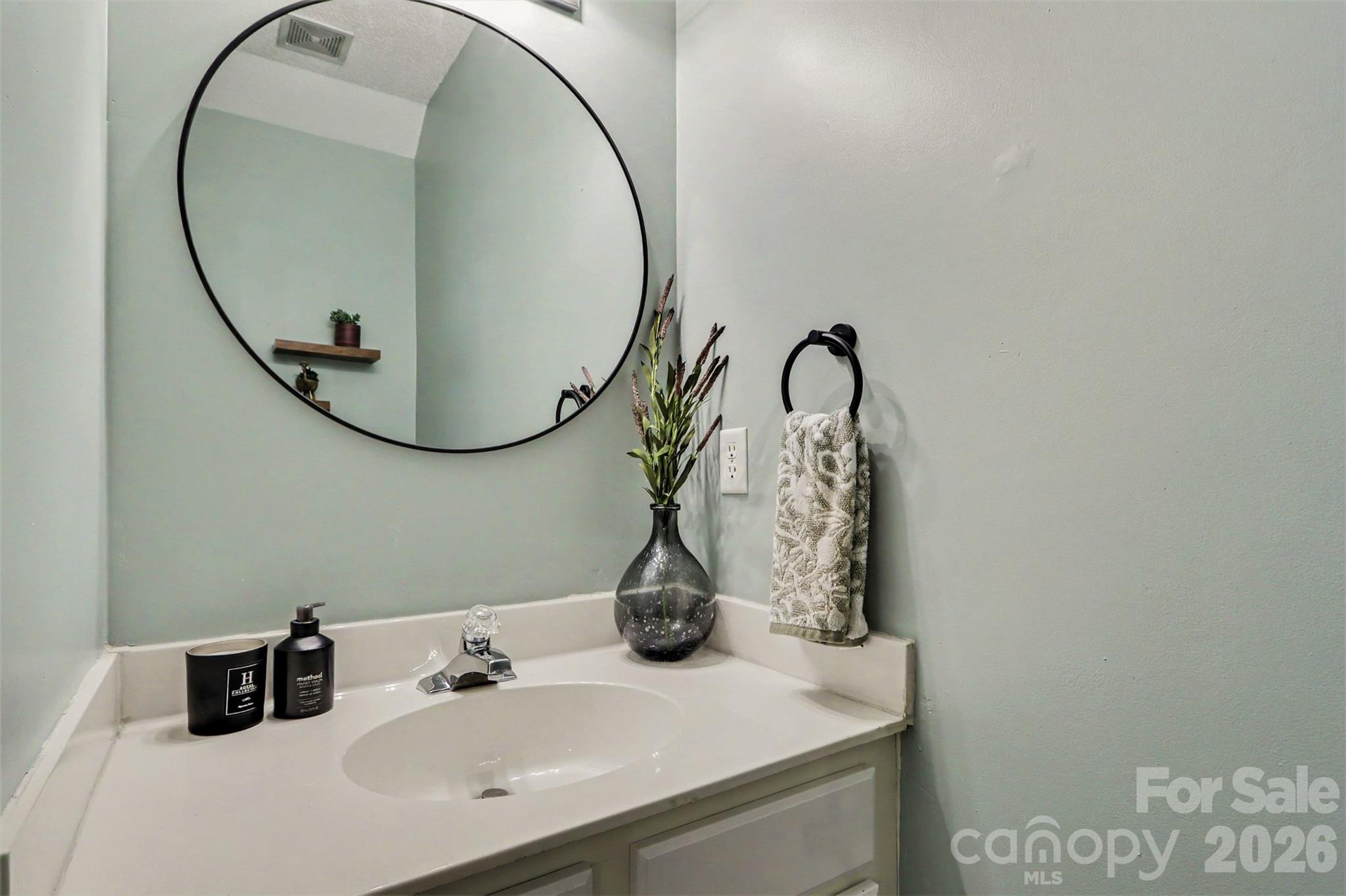 9120 Treyburn Drive Property Photo 8