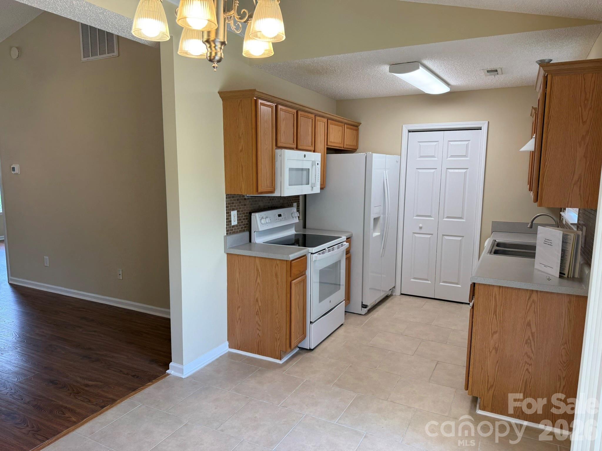 1250 Camellia Court 5b Property Photo 9