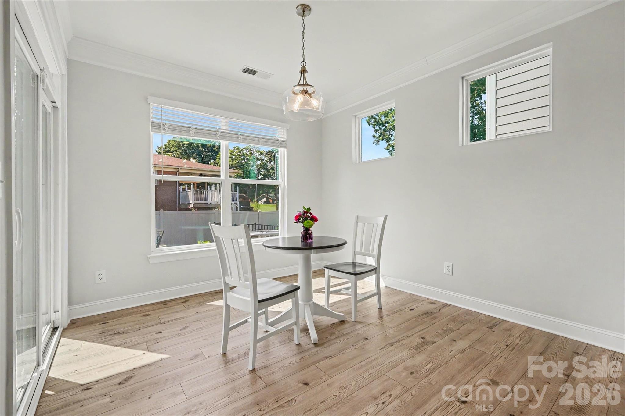 125 S Dunlavin Way Property Photo 8