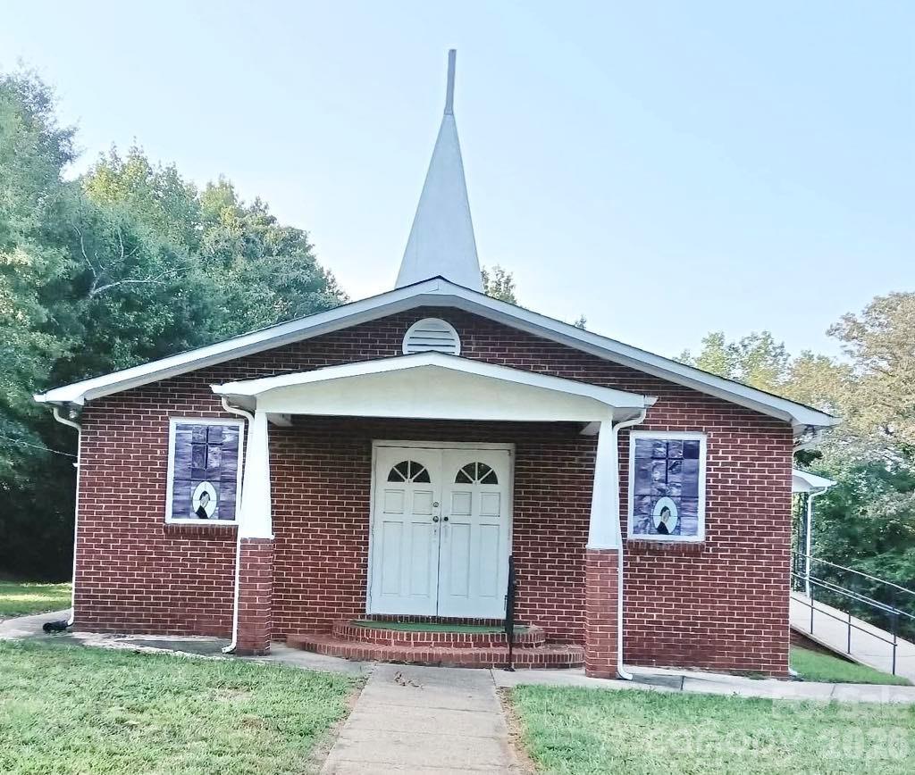1205 Masonic Drive Property Photo 3