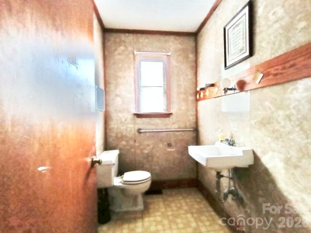 1205 Masonic Drive Property Photo 6