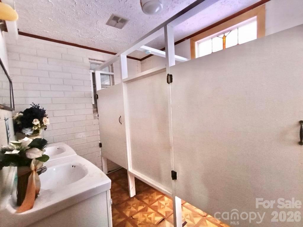 1205 Masonic Drive Property Photo 9